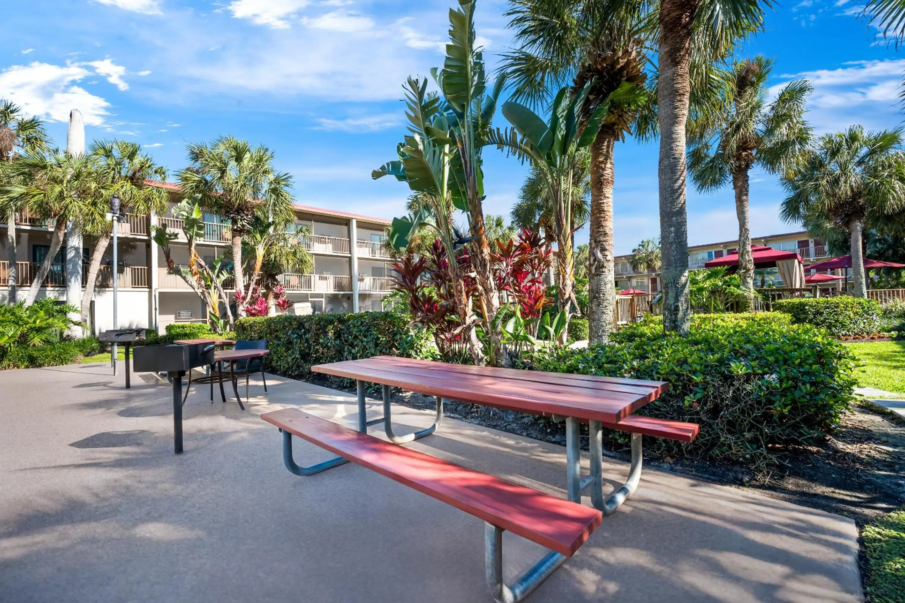 BBQ facilities in Red Roof Inn PLUS+ & Suites Naples Downtown-5th Ave S