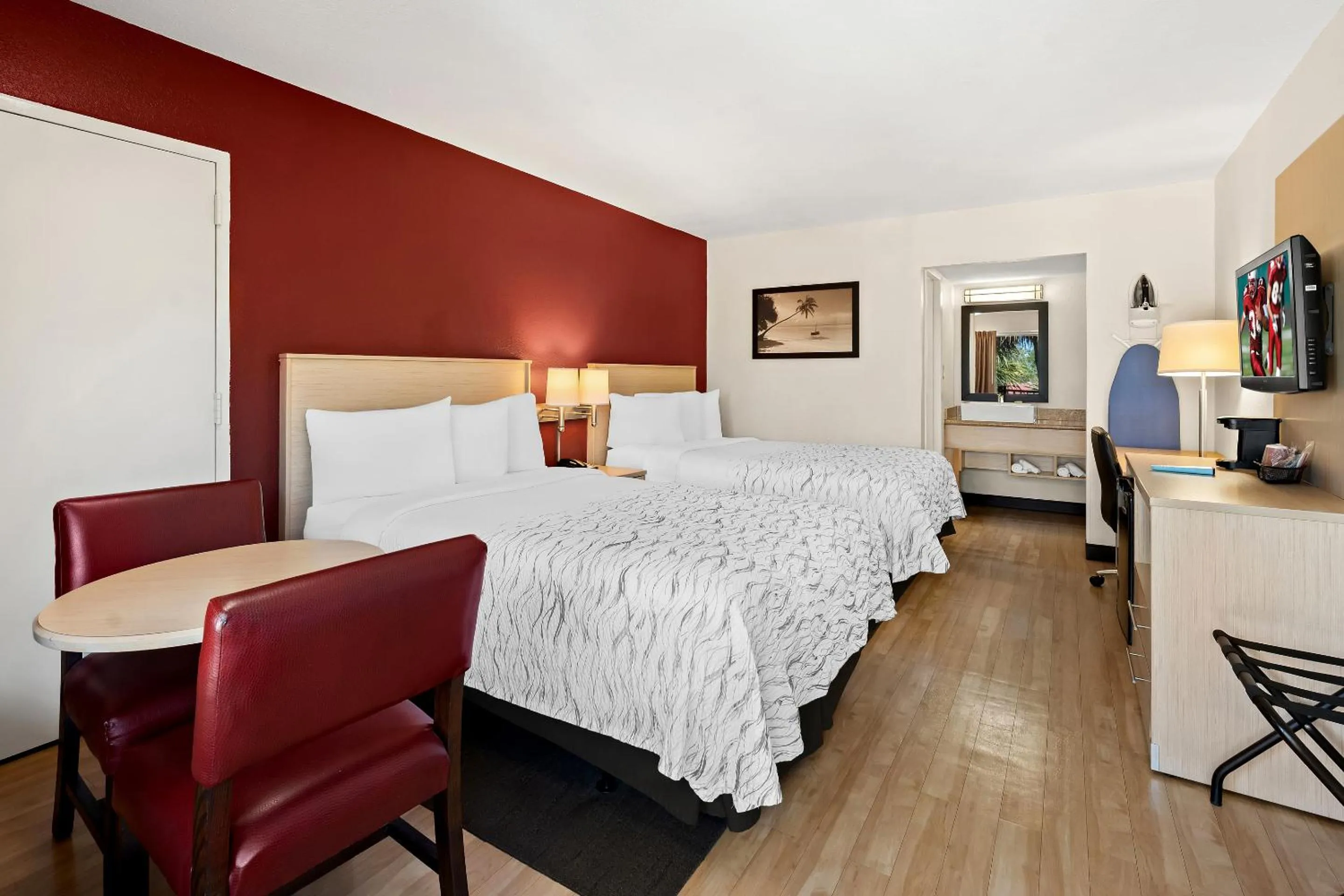 Bedroom, Bed in Red Roof Inn PLUS+ & Suites Naples Downtown-5th Ave S