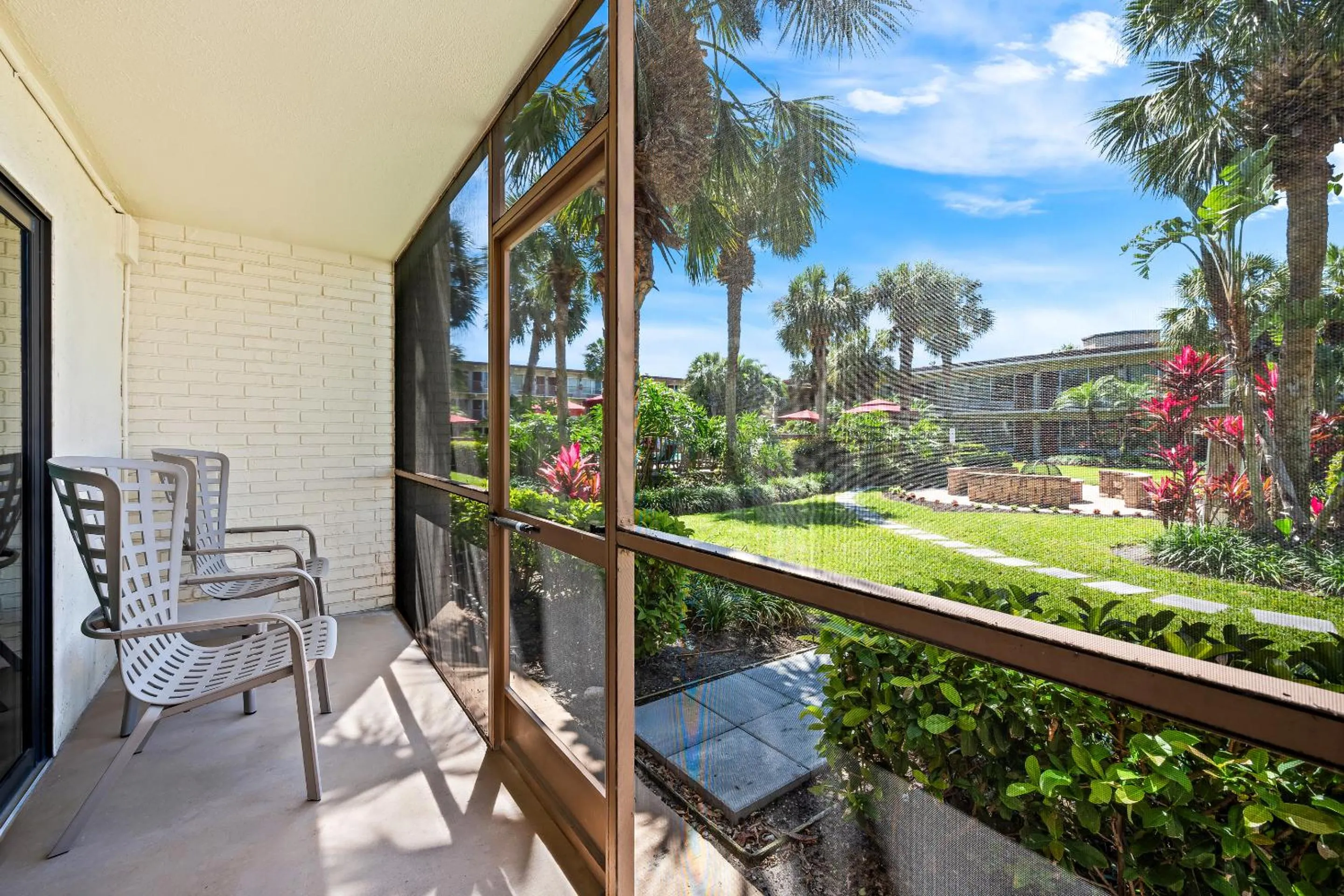 Balcony/Terrace in Red Roof Inn PLUS+ & Suites Naples Downtown-5th Ave S