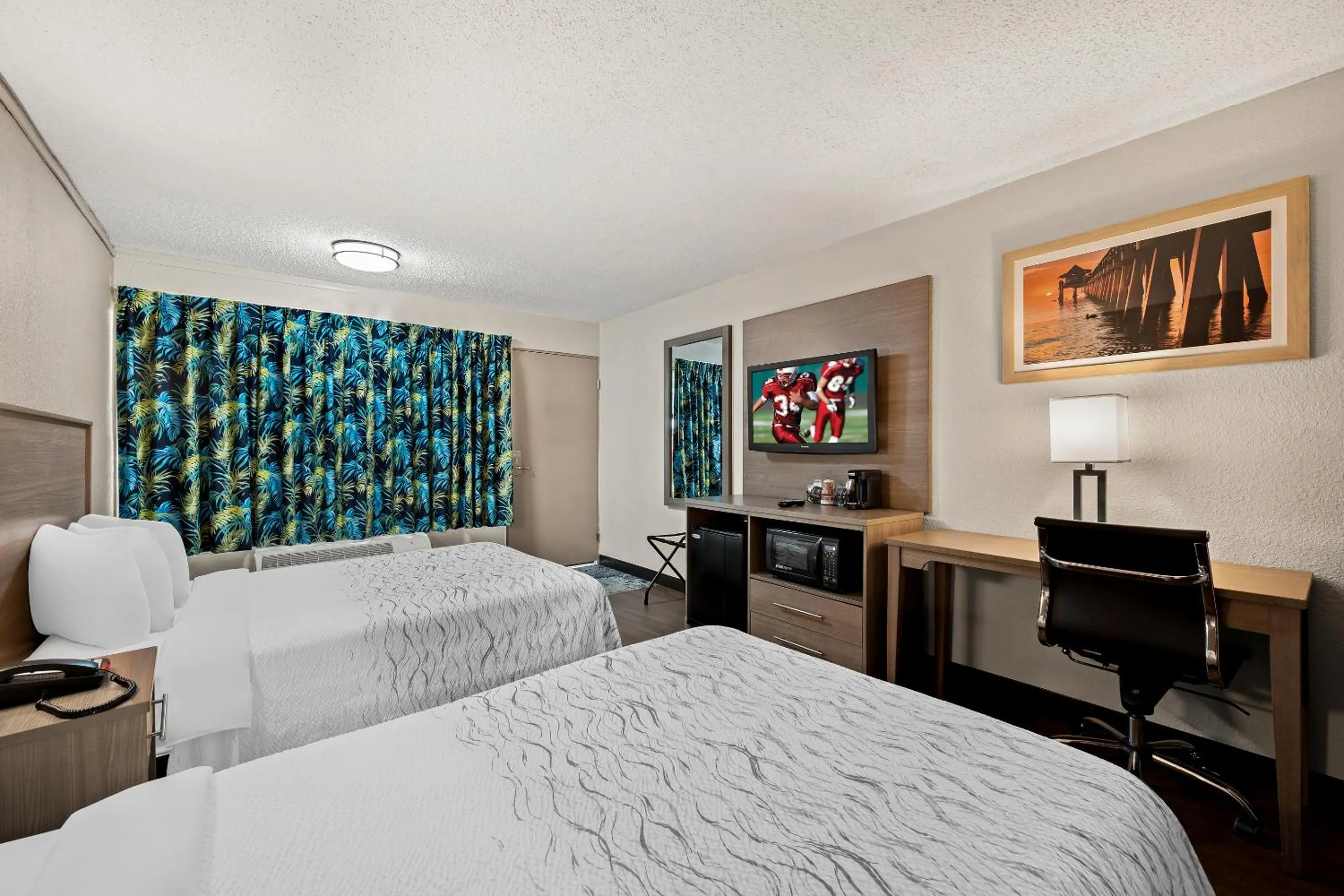 Bedroom, Bed in Red Roof Inn PLUS+ & Suites Naples Downtown-5th Ave S