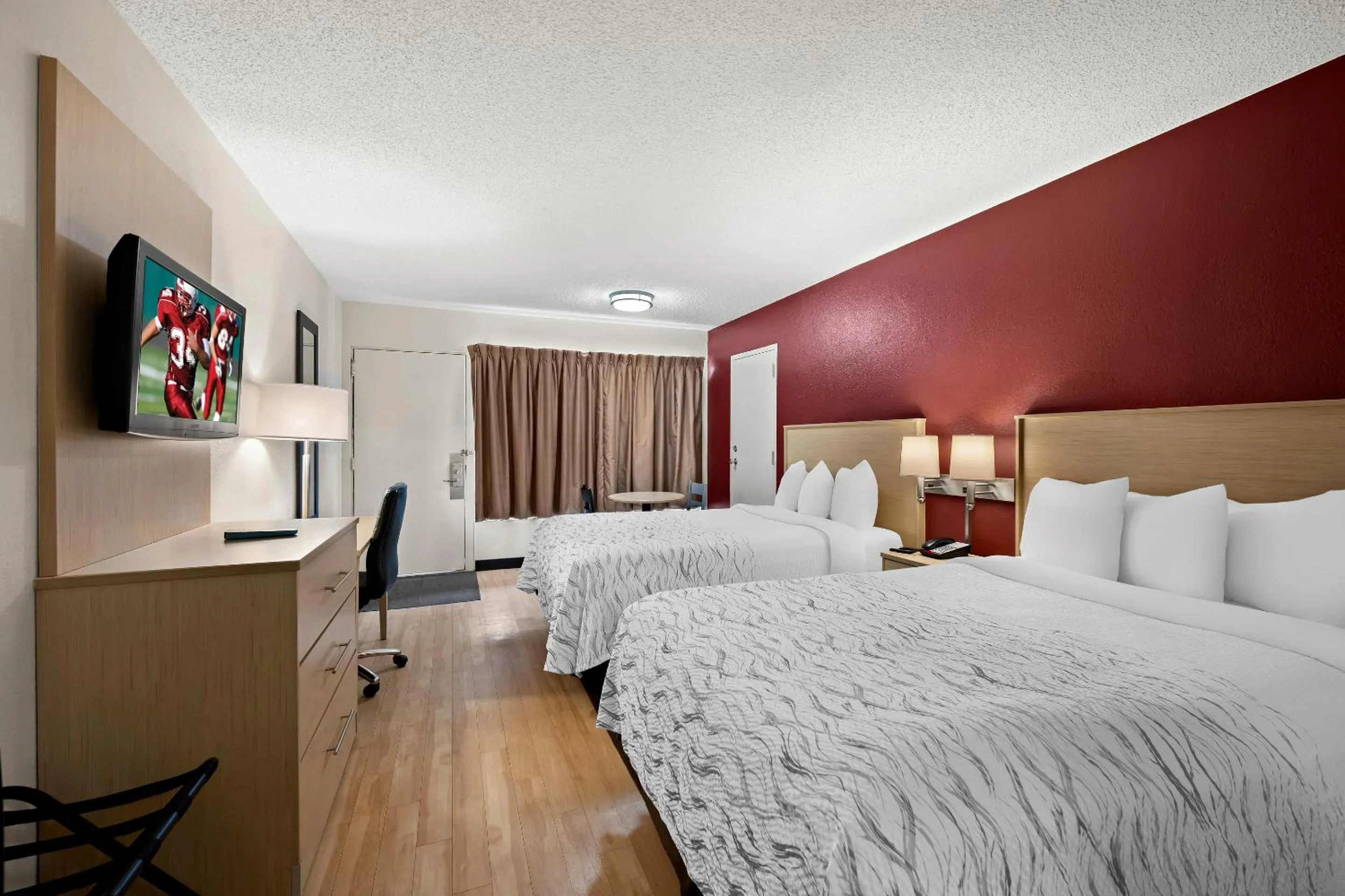 Photo of the whole room, Bed in Red Roof Inn PLUS+ & Suites Naples Downtown-5th Ave S