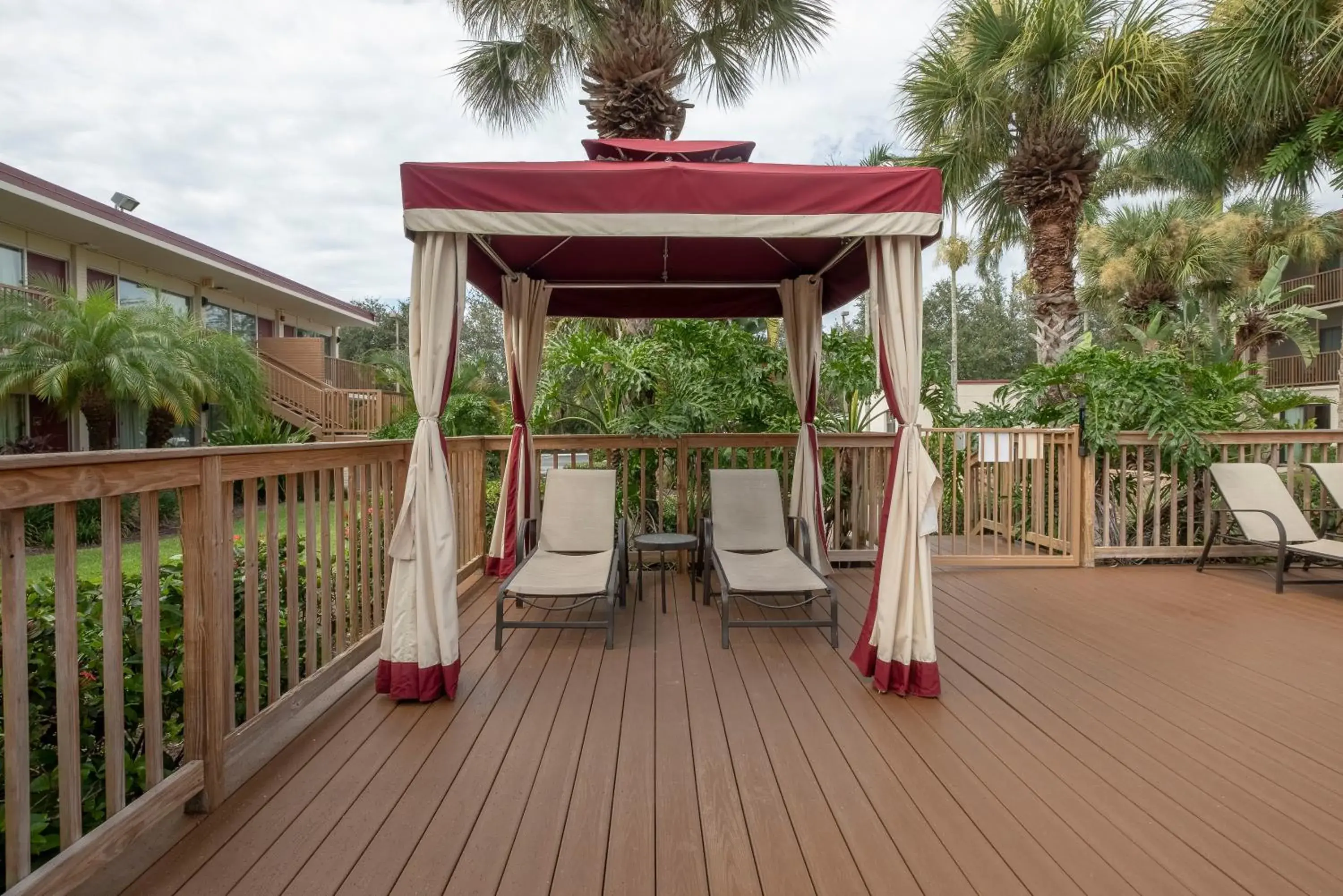 Patio in Red Roof Inn PLUS+ & Suites Naples Downtown-5th Ave S Patio in Red Roof Inn PLUS+ & Suites Naples Downtown-5th Ave S