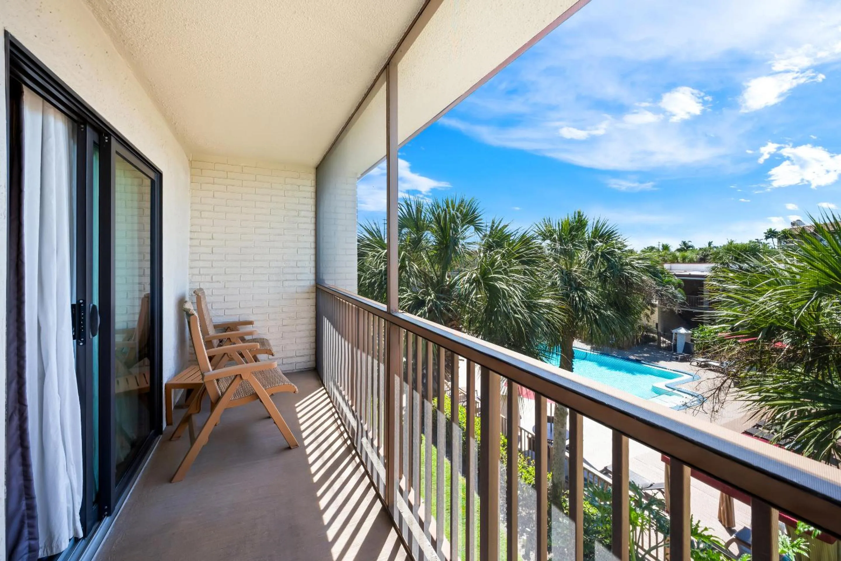 Balcony/Terrace in Red Roof Inn PLUS+ & Suites Naples Downtown-5th Ave S