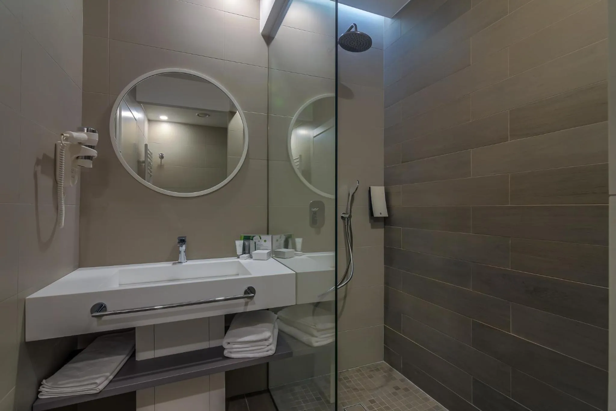 Nyota Hotel & Conference Center