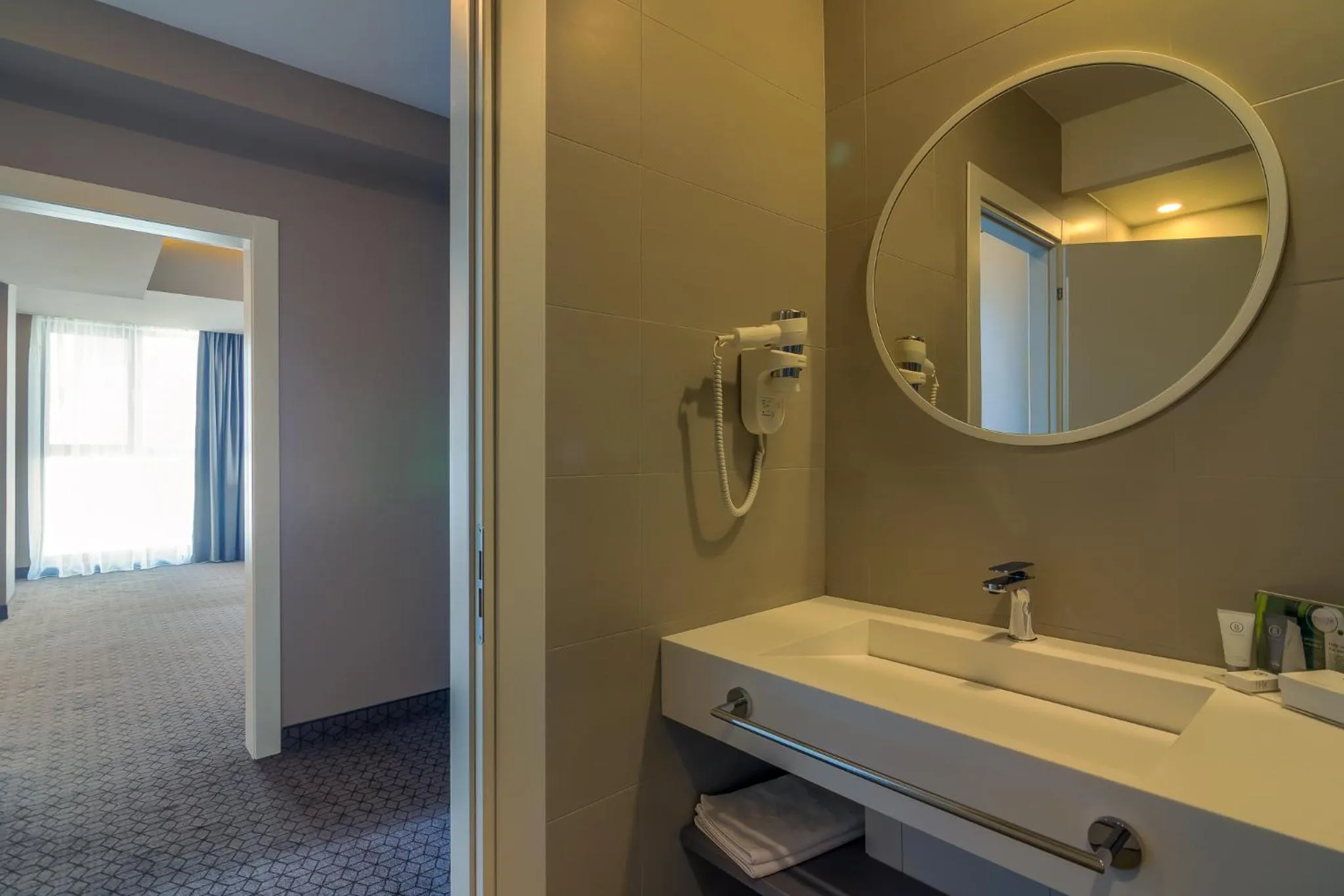 Nyota Hotel & Conference Center