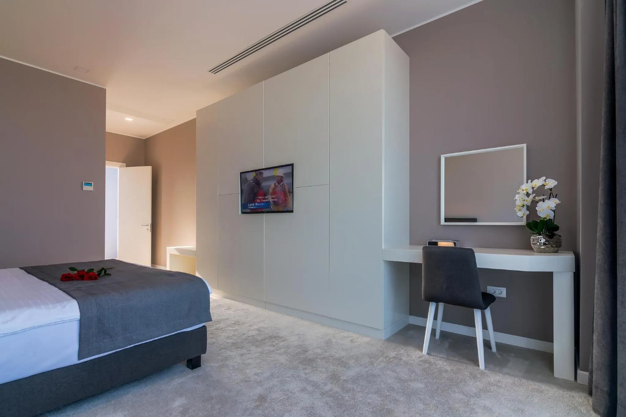 Bedroom, Bed in Nyota Hotel & Conference Center