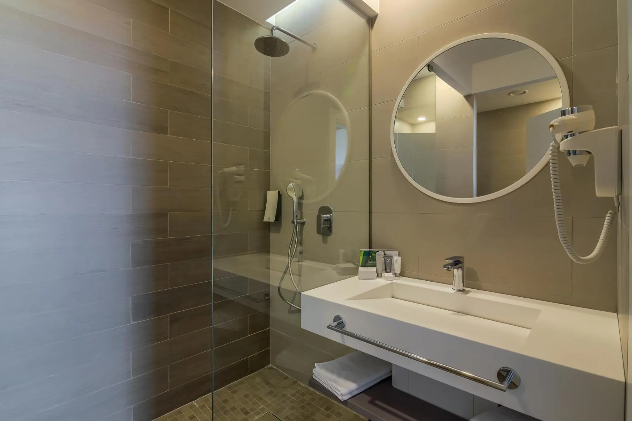 Nyota Hotel & Conference Center