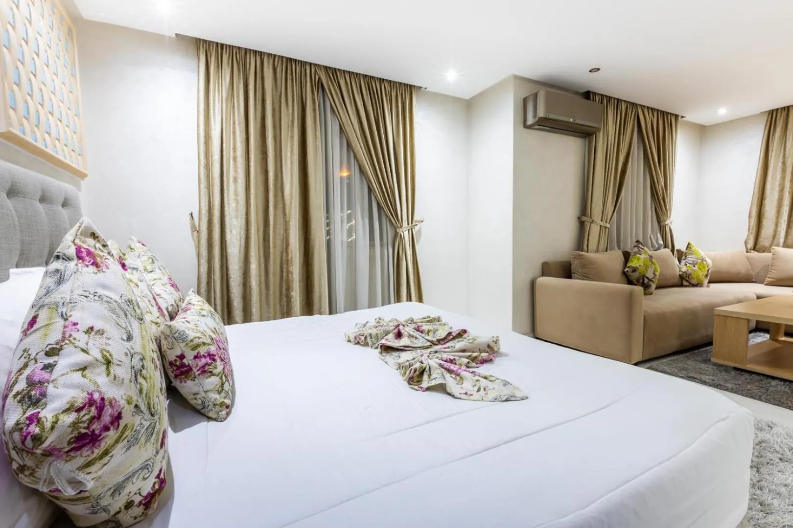 Bedroom in Hotel Hospitality-Inn City Center