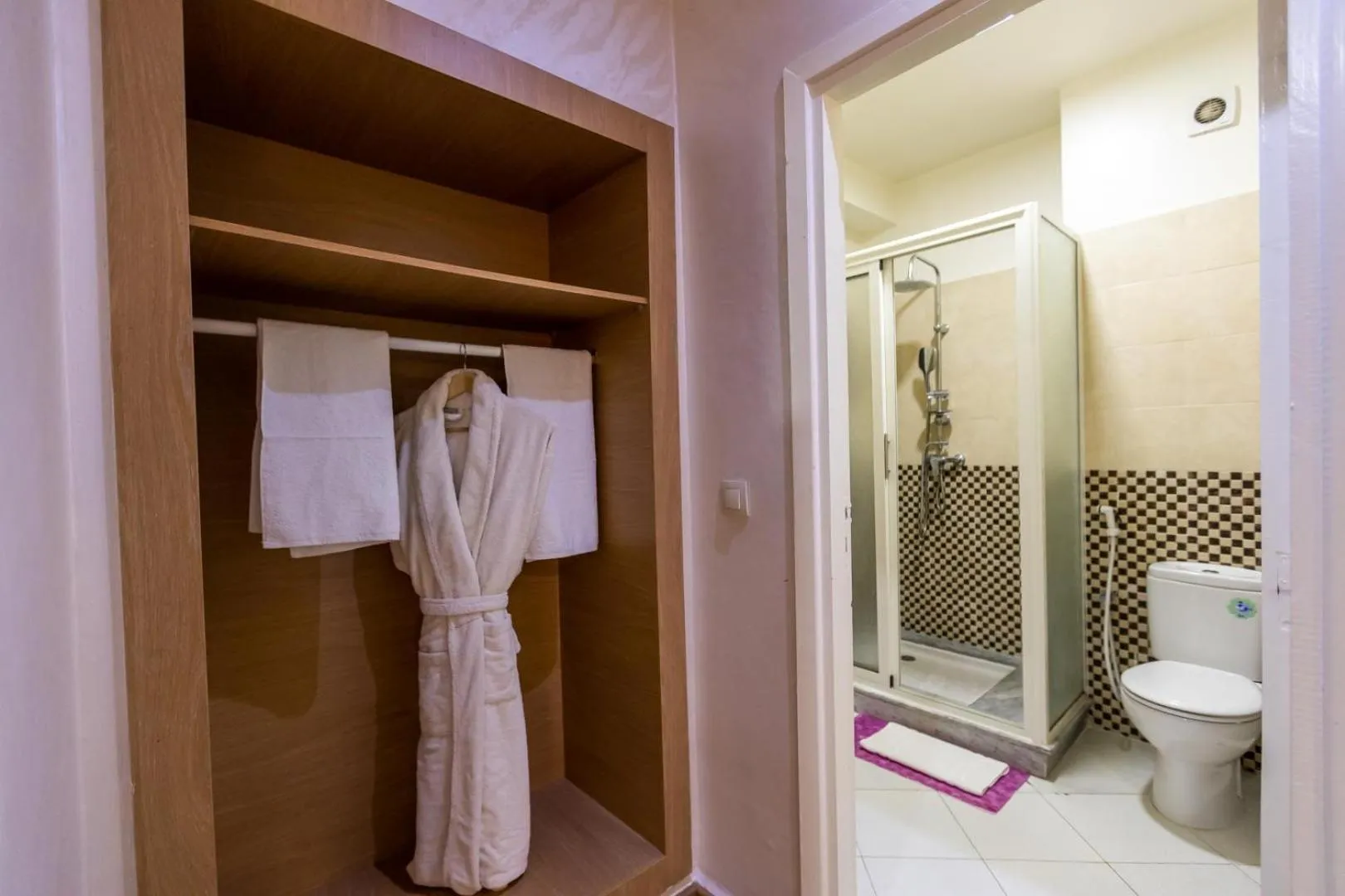 Bathroom in Hotel Hospitality-Inn City Center