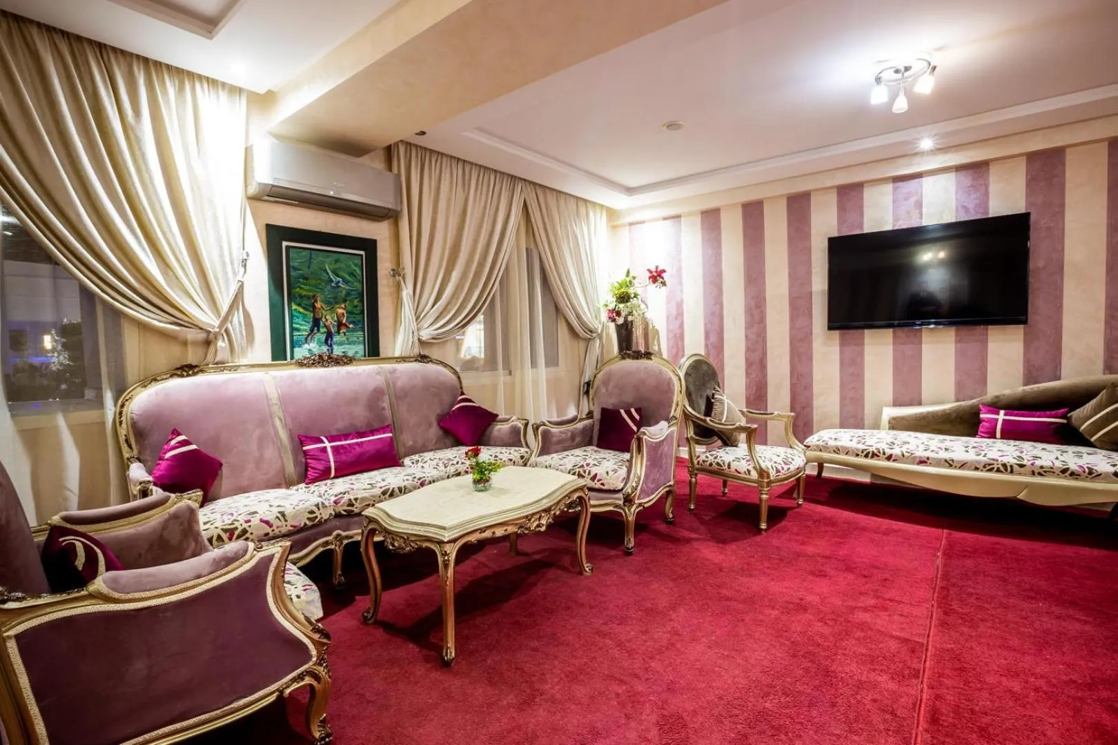 Communal lounge/ TV room in Hotel Hospitality-Inn City Center