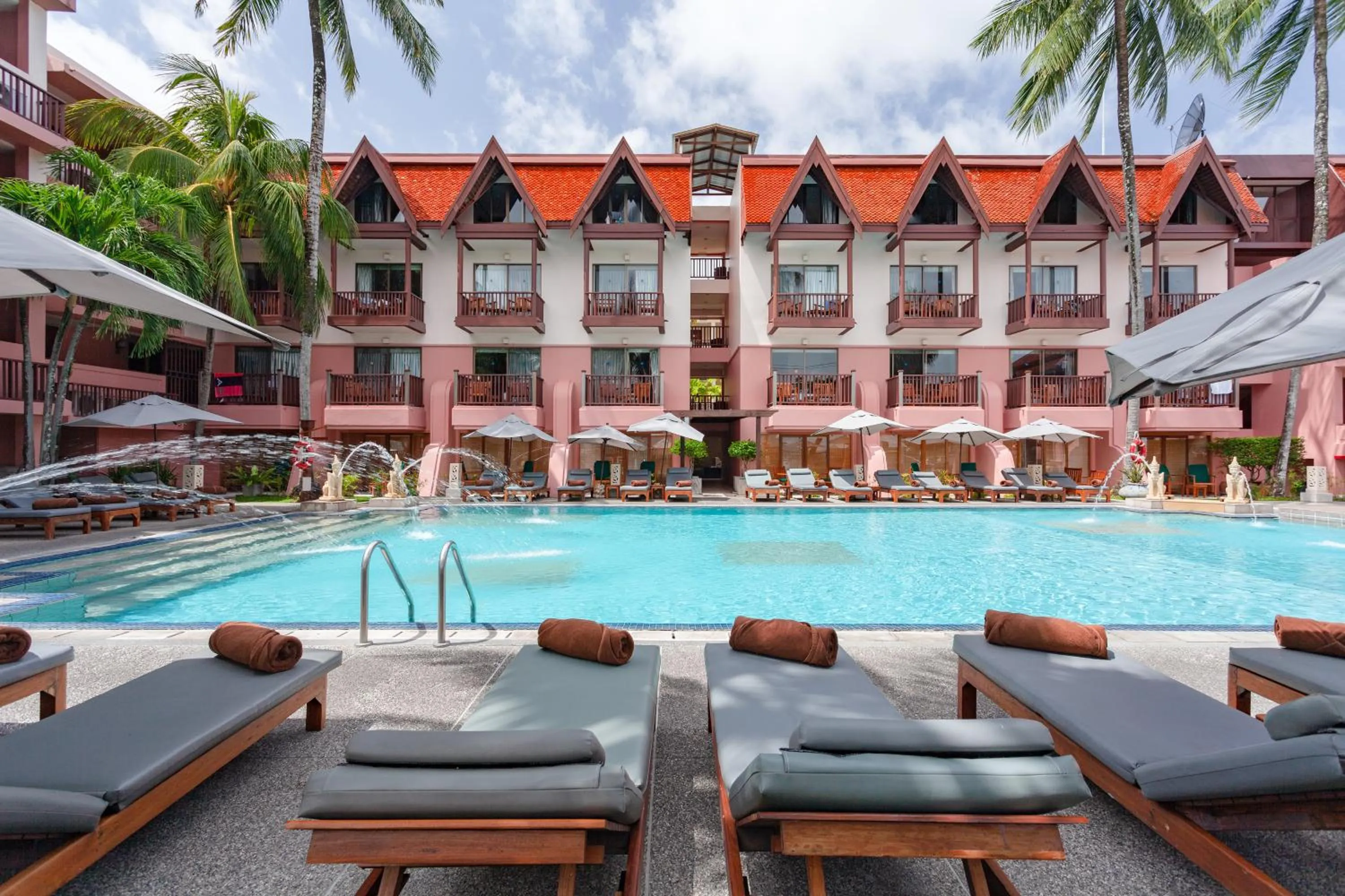 Swimming pool in Seaview Patong Hotel - SHA Plus