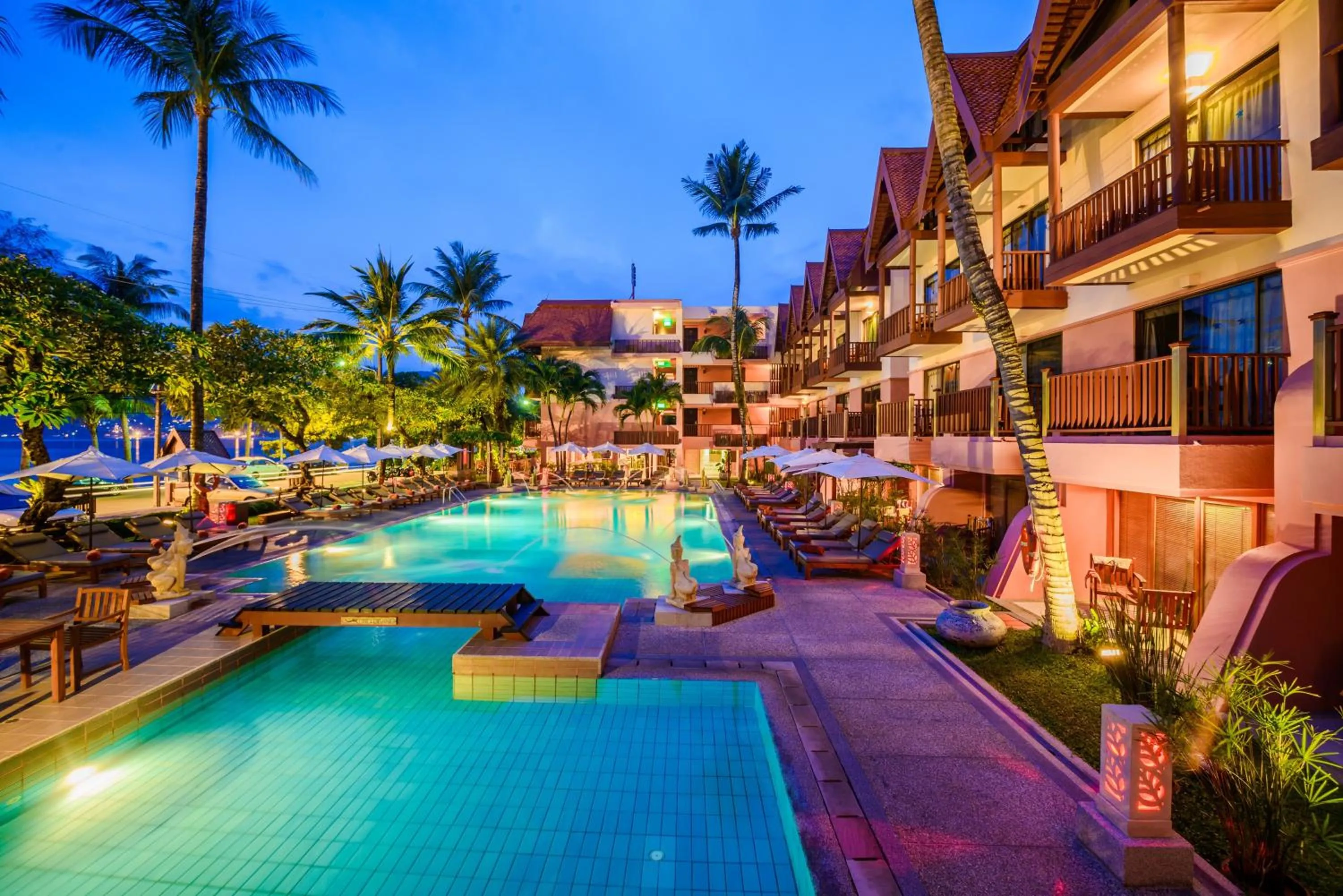 Swimming pool in Seaview Patong Hotel - SHA Plus