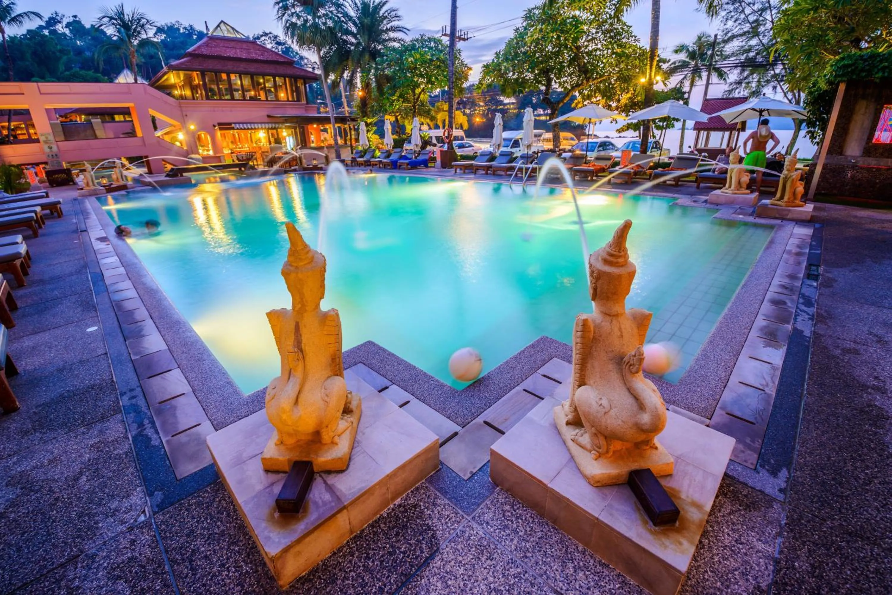 Swimming pool in Seaview Patong Hotel - SHA Plus