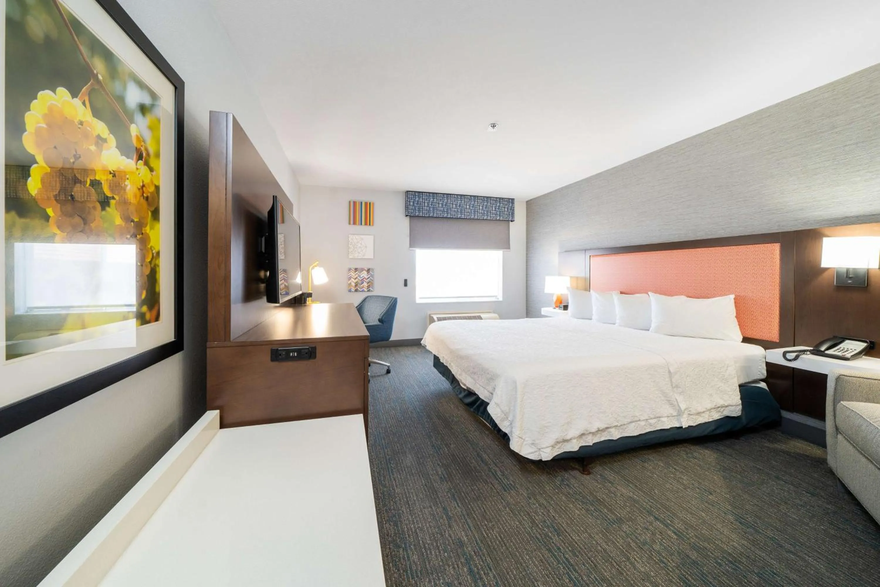 Bedroom, Bed in Hampton Inn & Suites Modesto - Salida