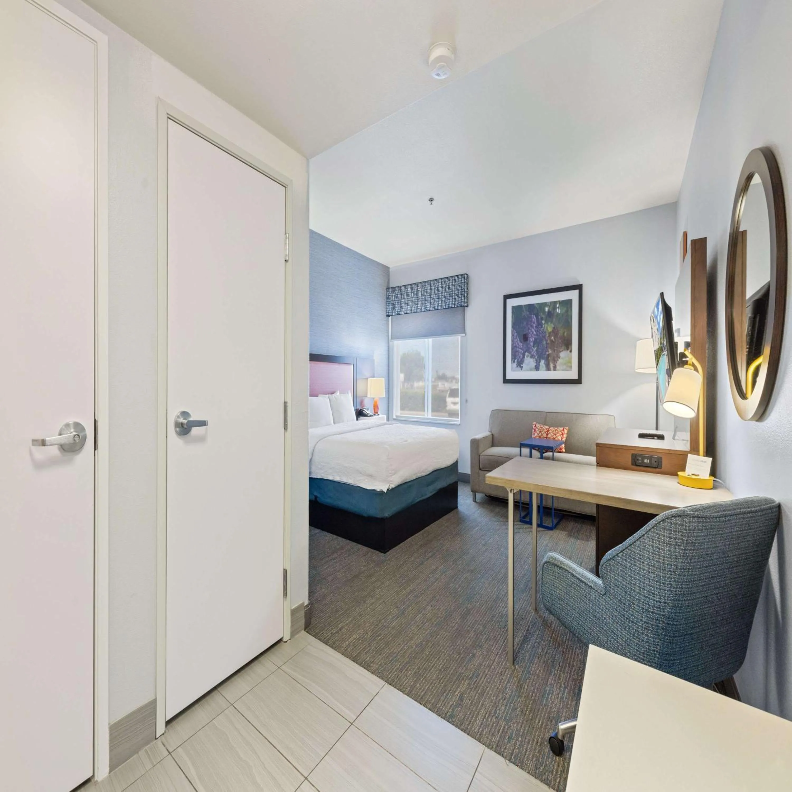 Photo of the whole room, Bed in Hampton Inn & Suites Modesto - Salida