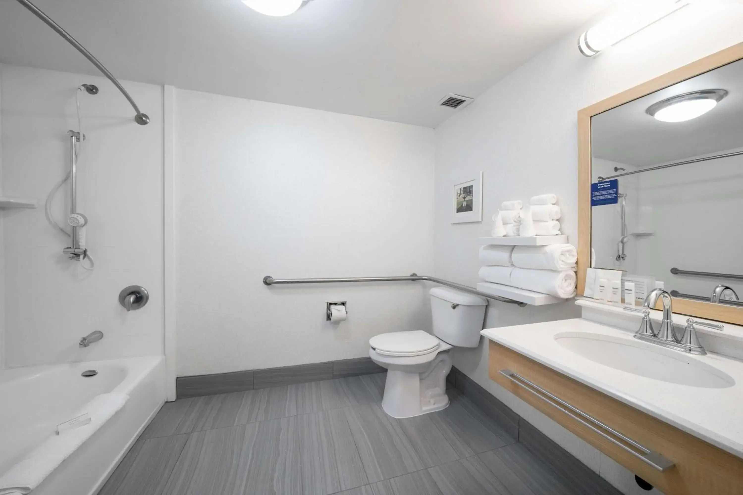 Bathroom in Hampton Inn & Suites Modesto - Salida Bathroom in Hampton Inn & Suites Modesto - Salida