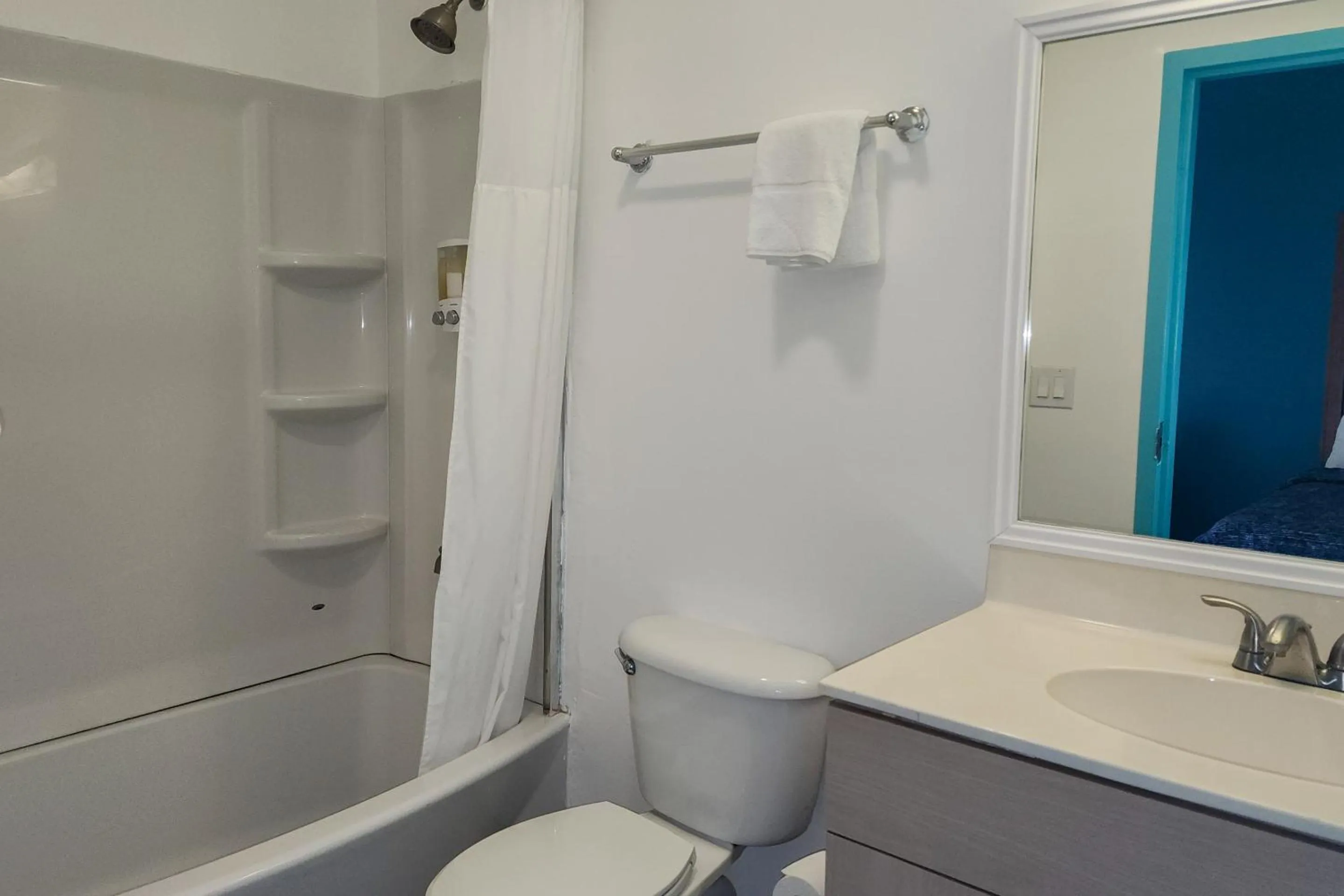 Bathroom in Ivey House Everglades Adventures Hotel