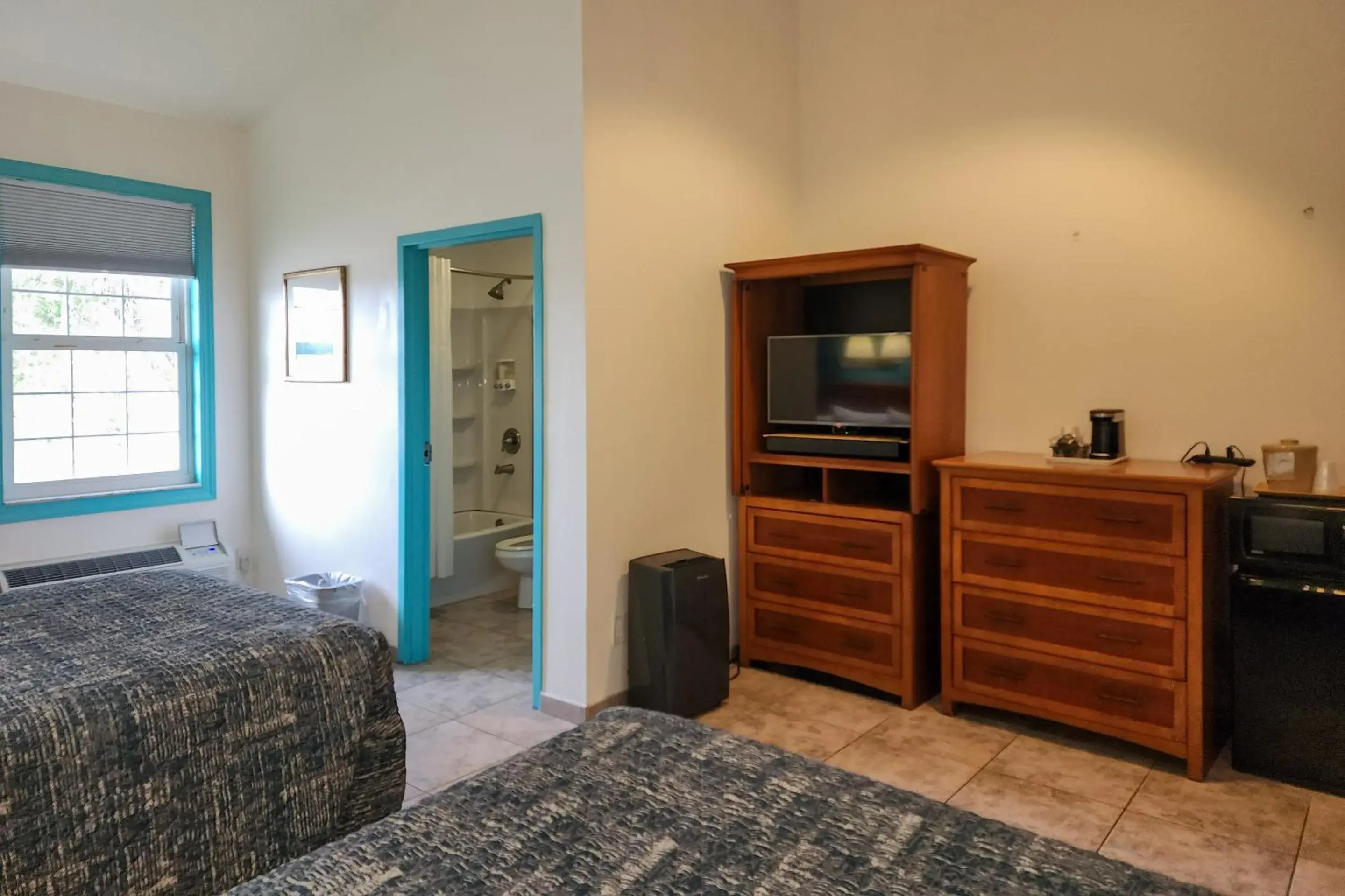 Queen Room with Two Queen Beds in Ivey House Everglades Adventures Hotel Queen Room with Two Queen Beds in Ivey House Everglades Adventures Hotel