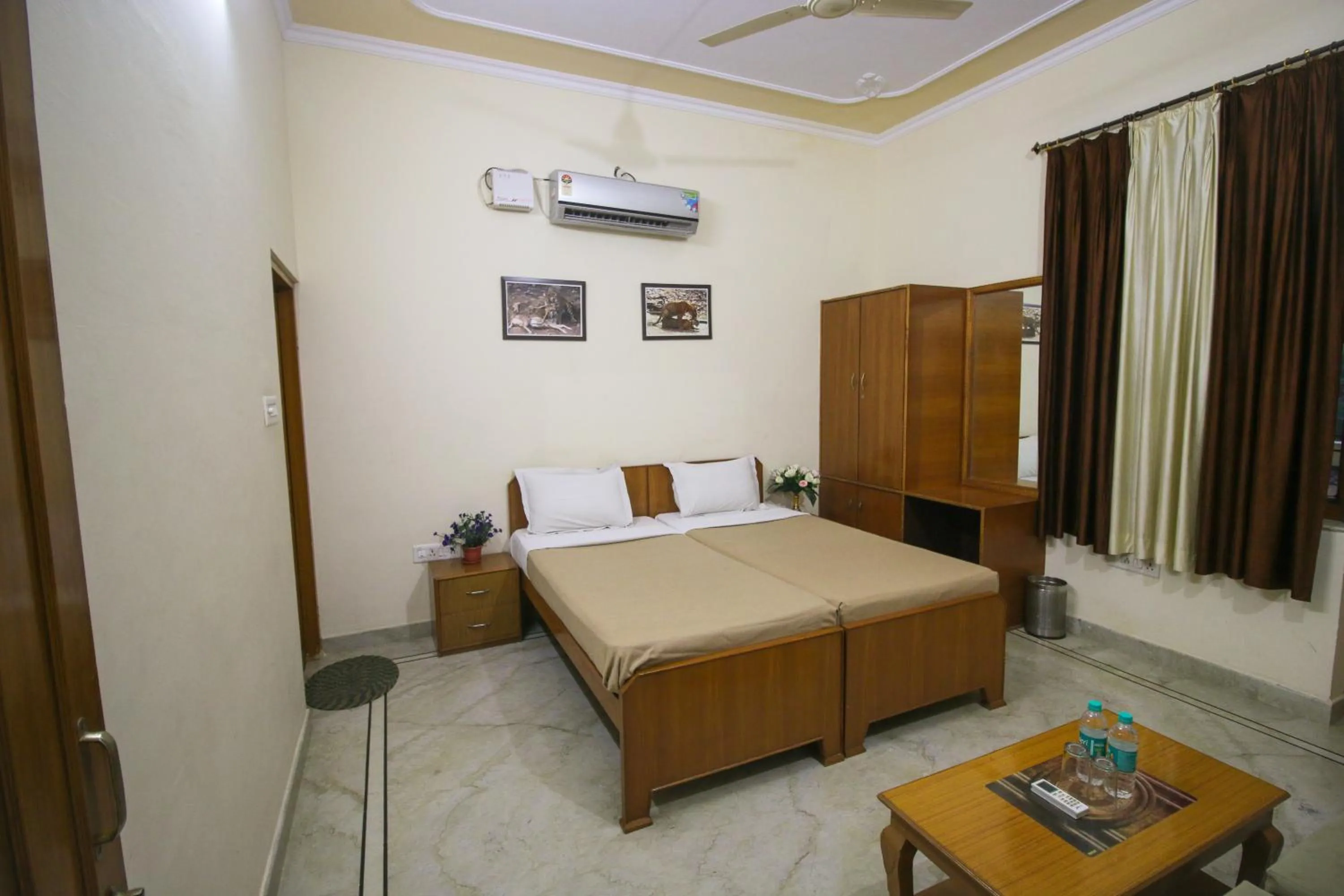 room service, Bed in Ranthambore Tiger Home
