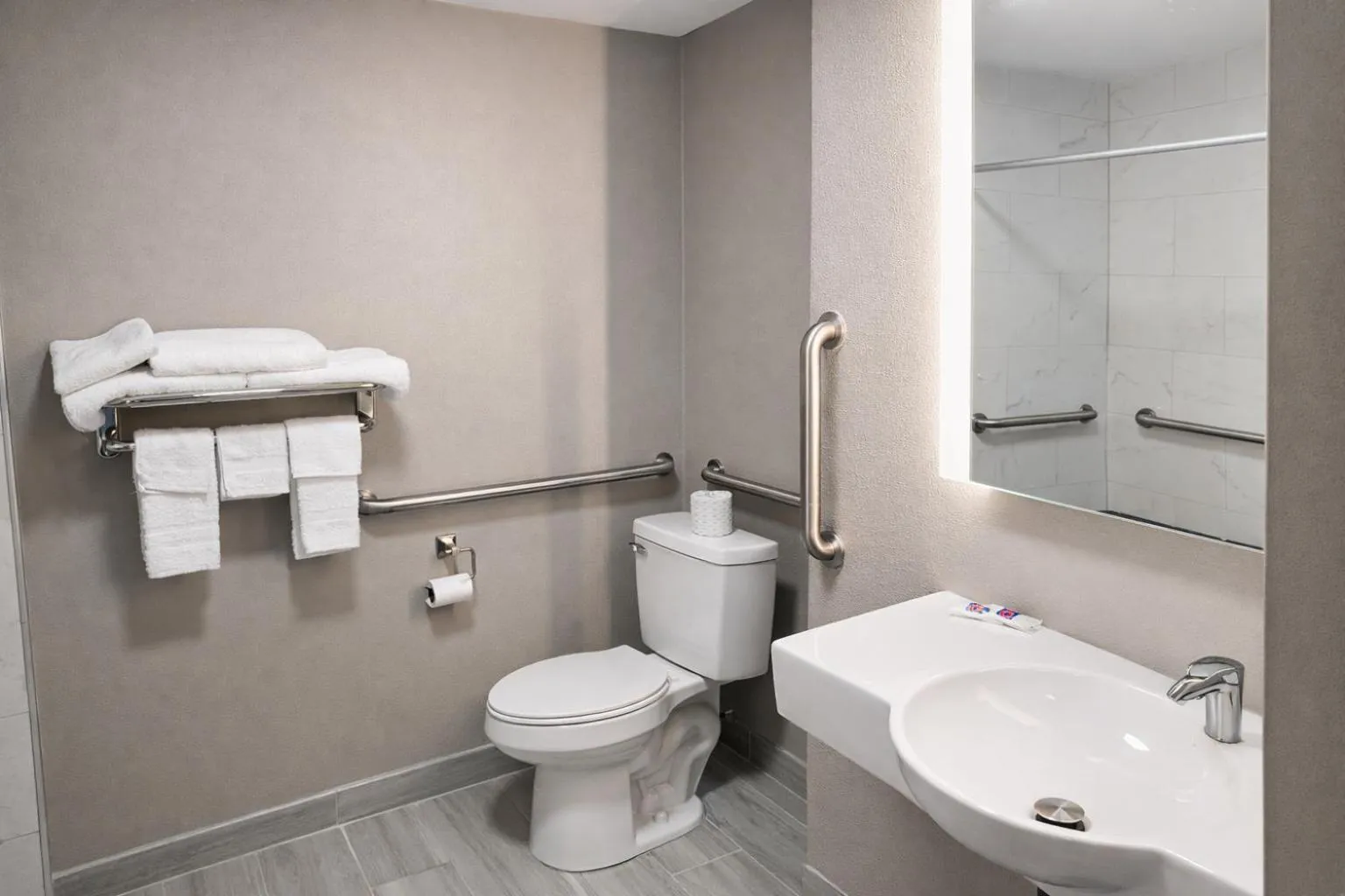 Toilet in Motel 6 Lake City, FL – Medical Center