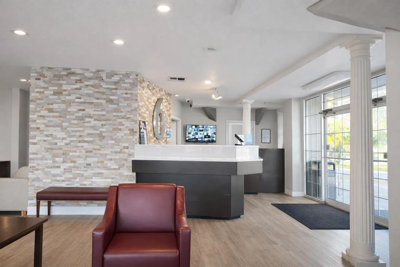 Seating area in Motel 6 Lake City, FL – Medical Center