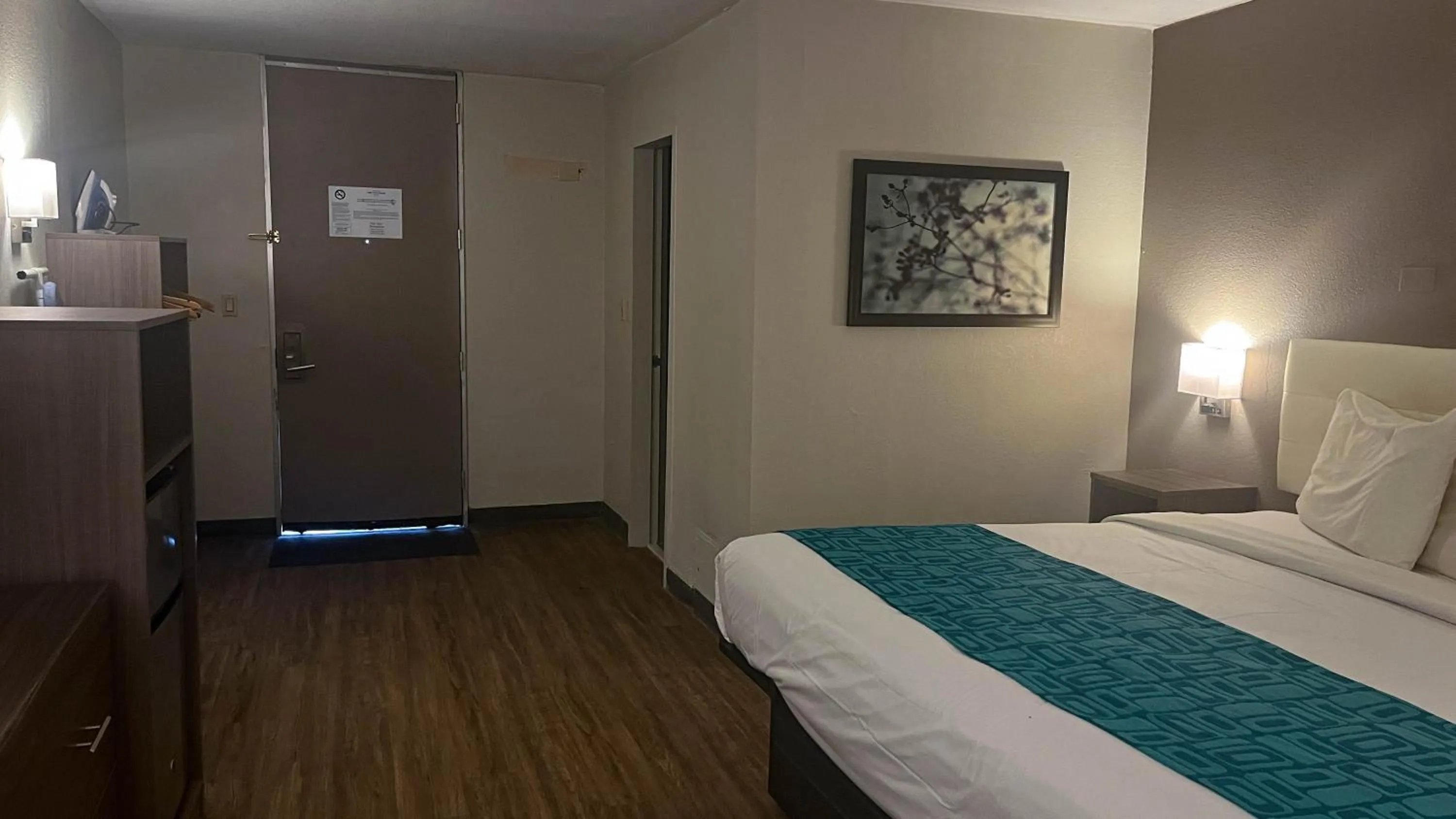 Bed in Motel 6 Lake City, FL – Medical Center