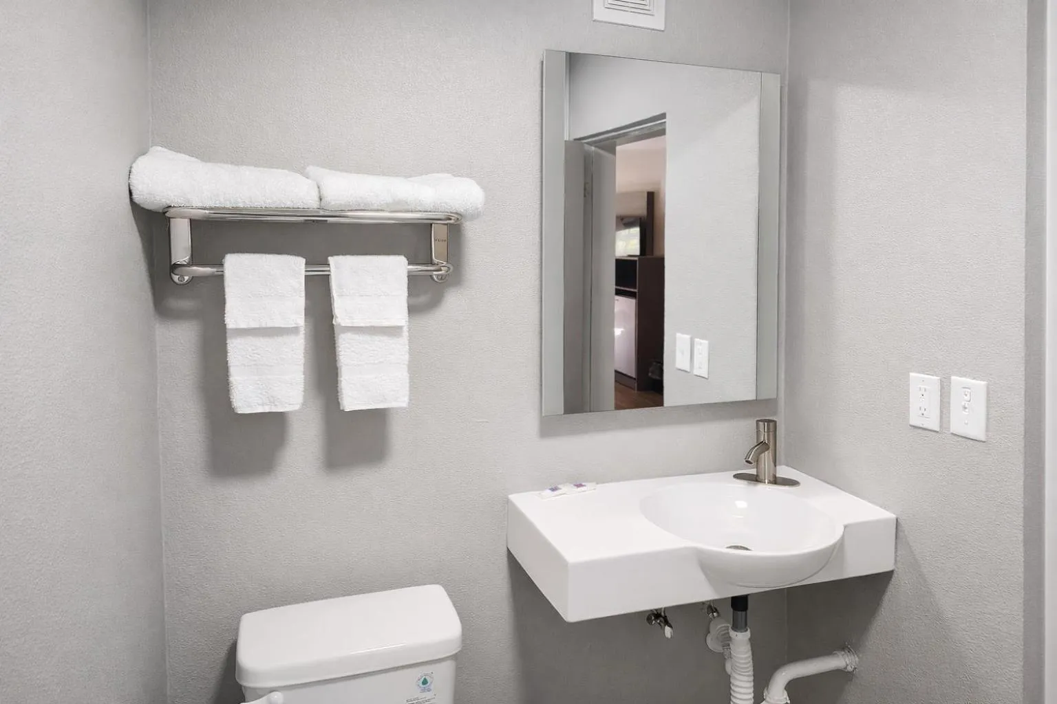 Toilet in Motel 6 Lake City, FL – Medical Center