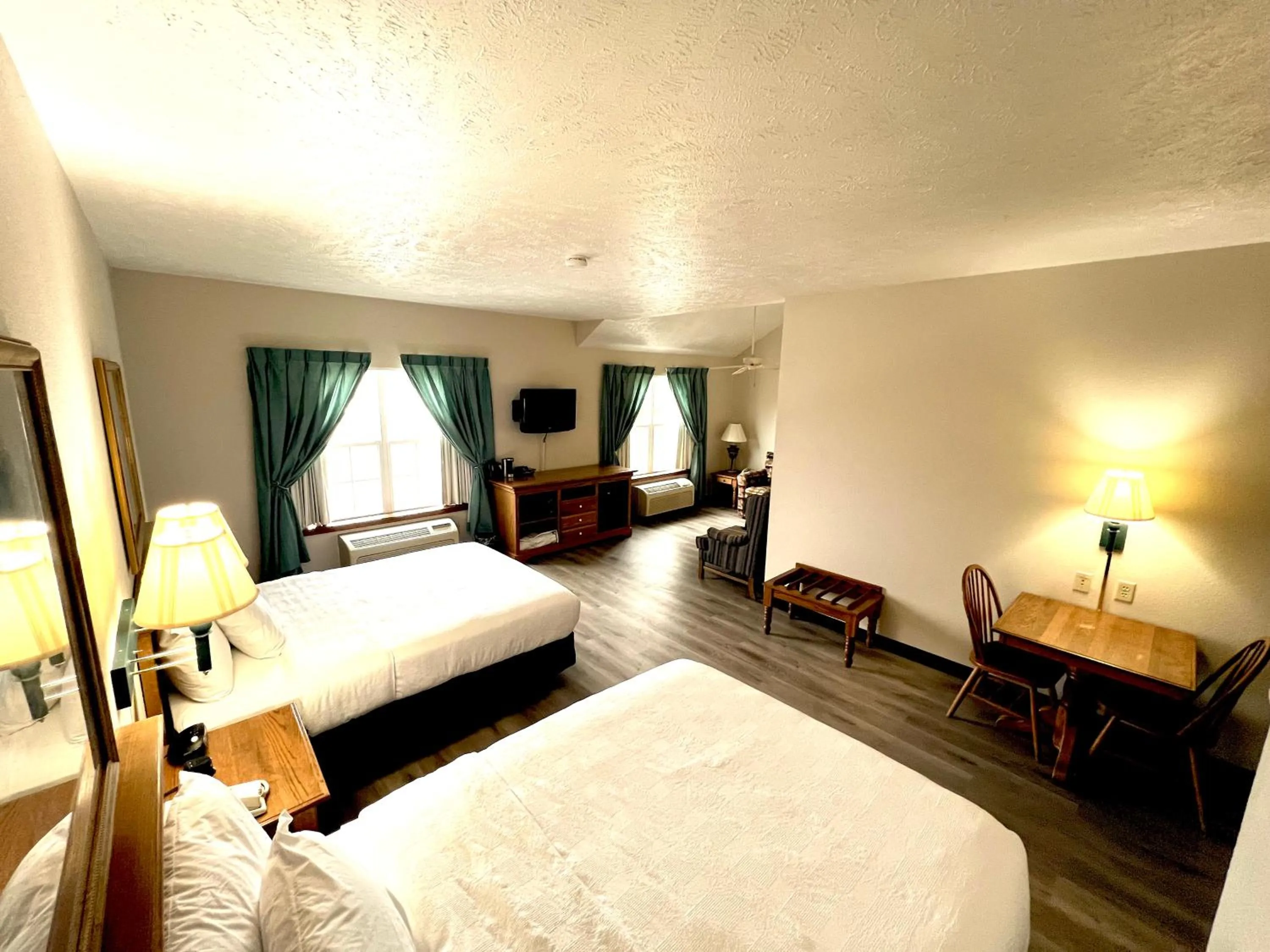 Bedroom, Bed in Van Buren Hotel