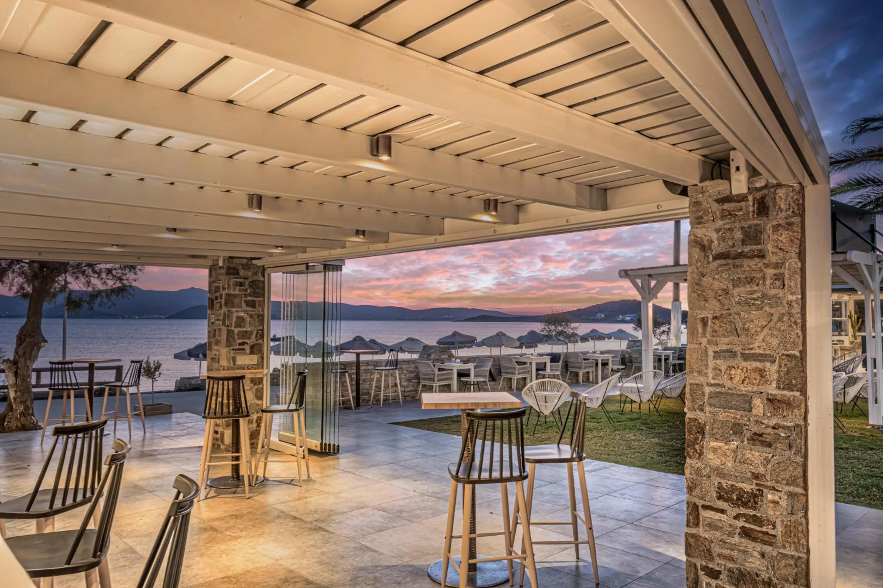 Restaurant/places to eat in Liana Beach Hotel & Spa