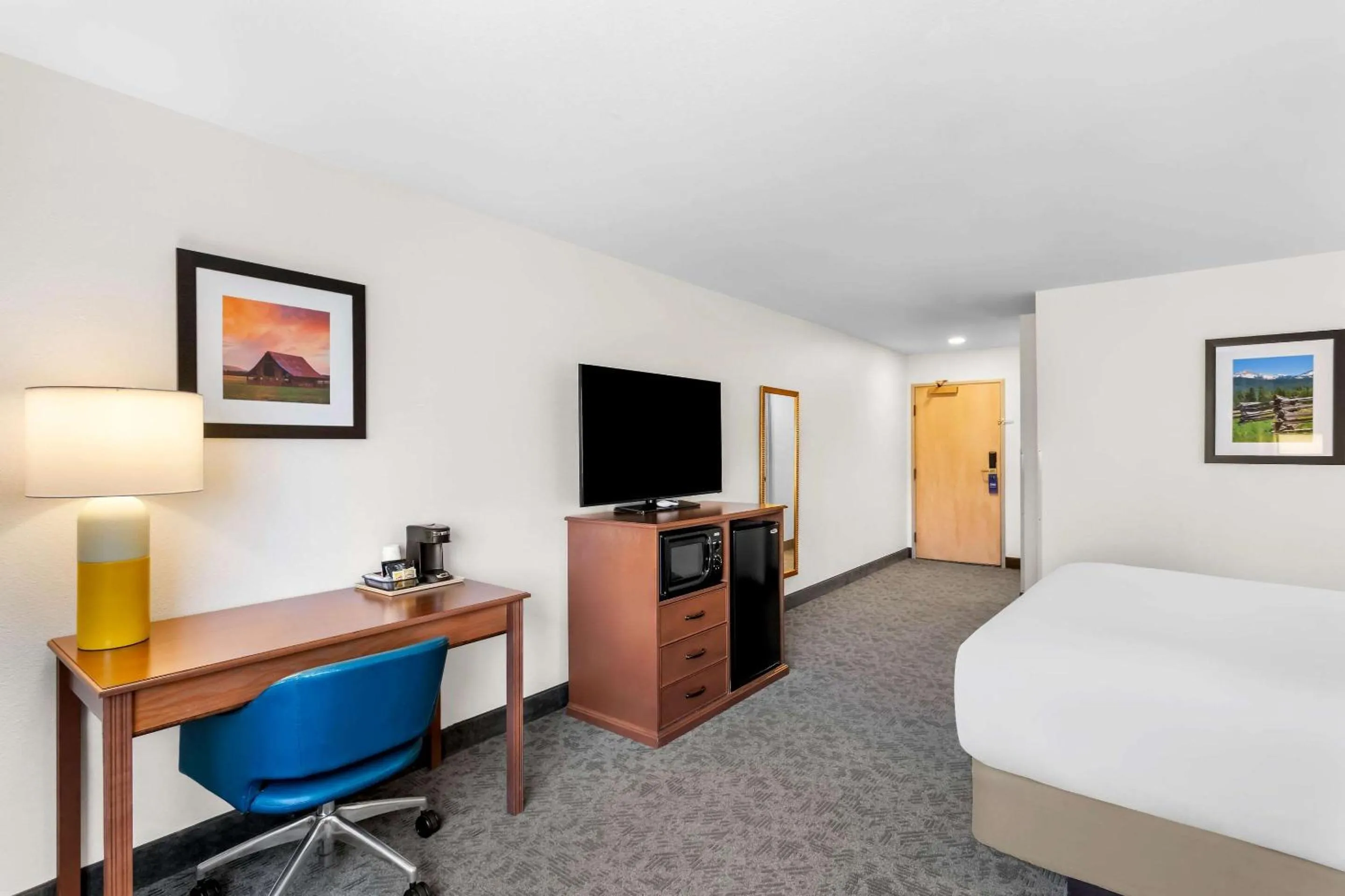 Bedroom, Bed in Comfort Inn & Suites Susanville