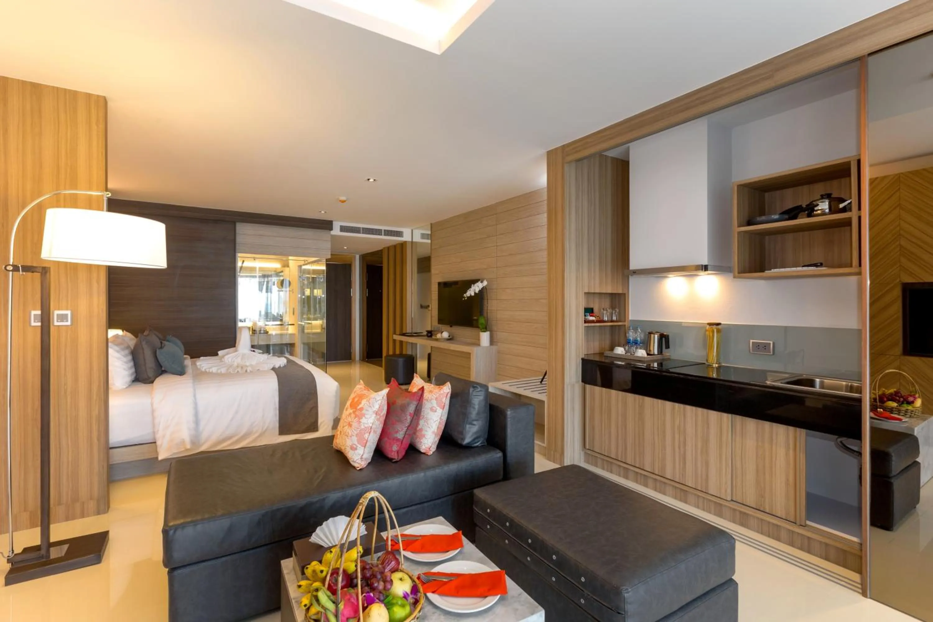 Kitchen or kitchenette, Seating Area in Kudo Hotel