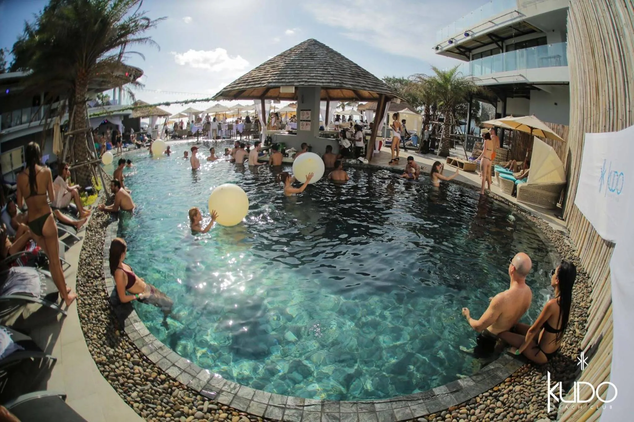 Lounge or bar, Swimming Pool in Kudo Hotel