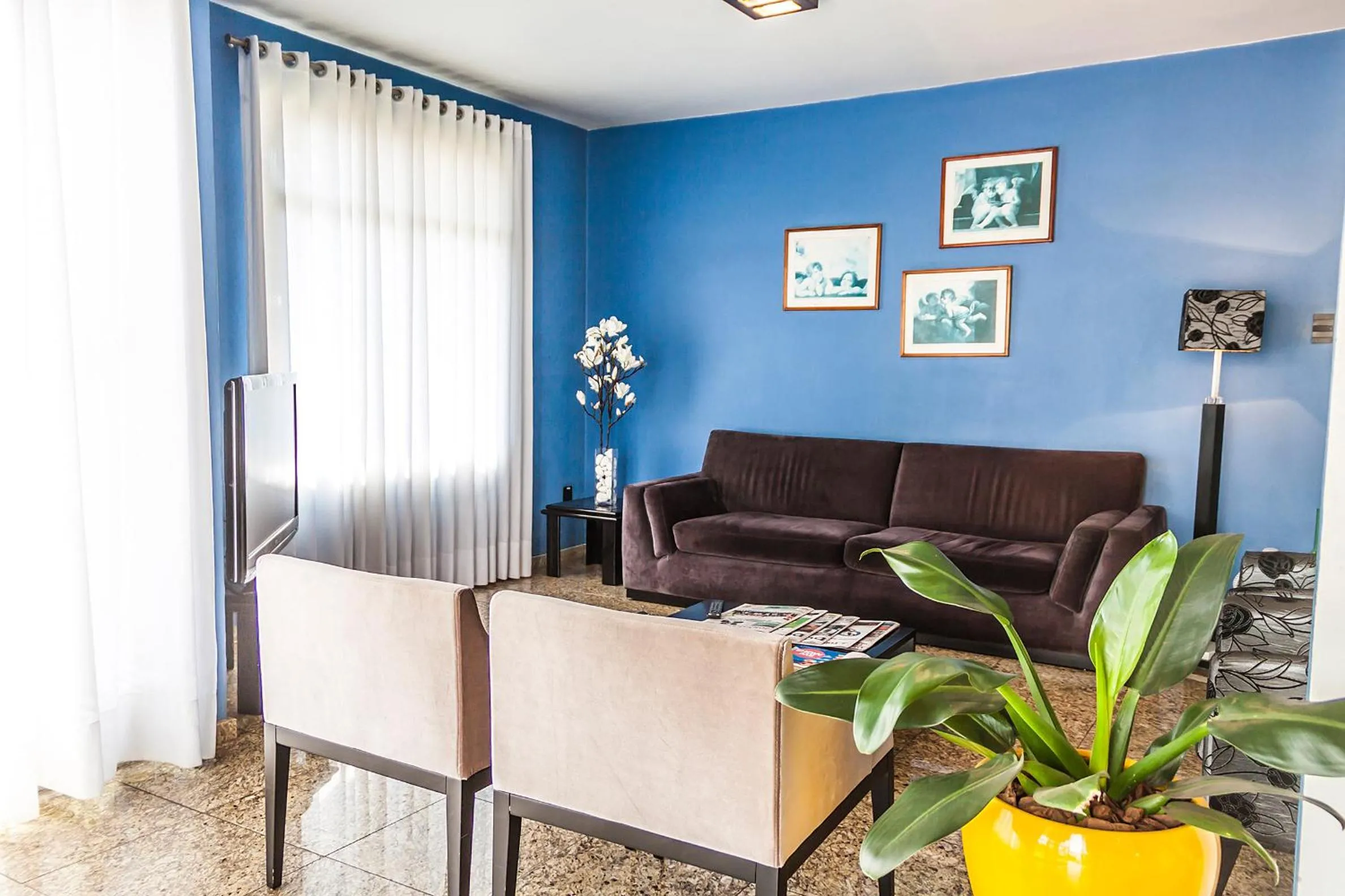 Communal lounge/ TV room in Hotel Solaris
