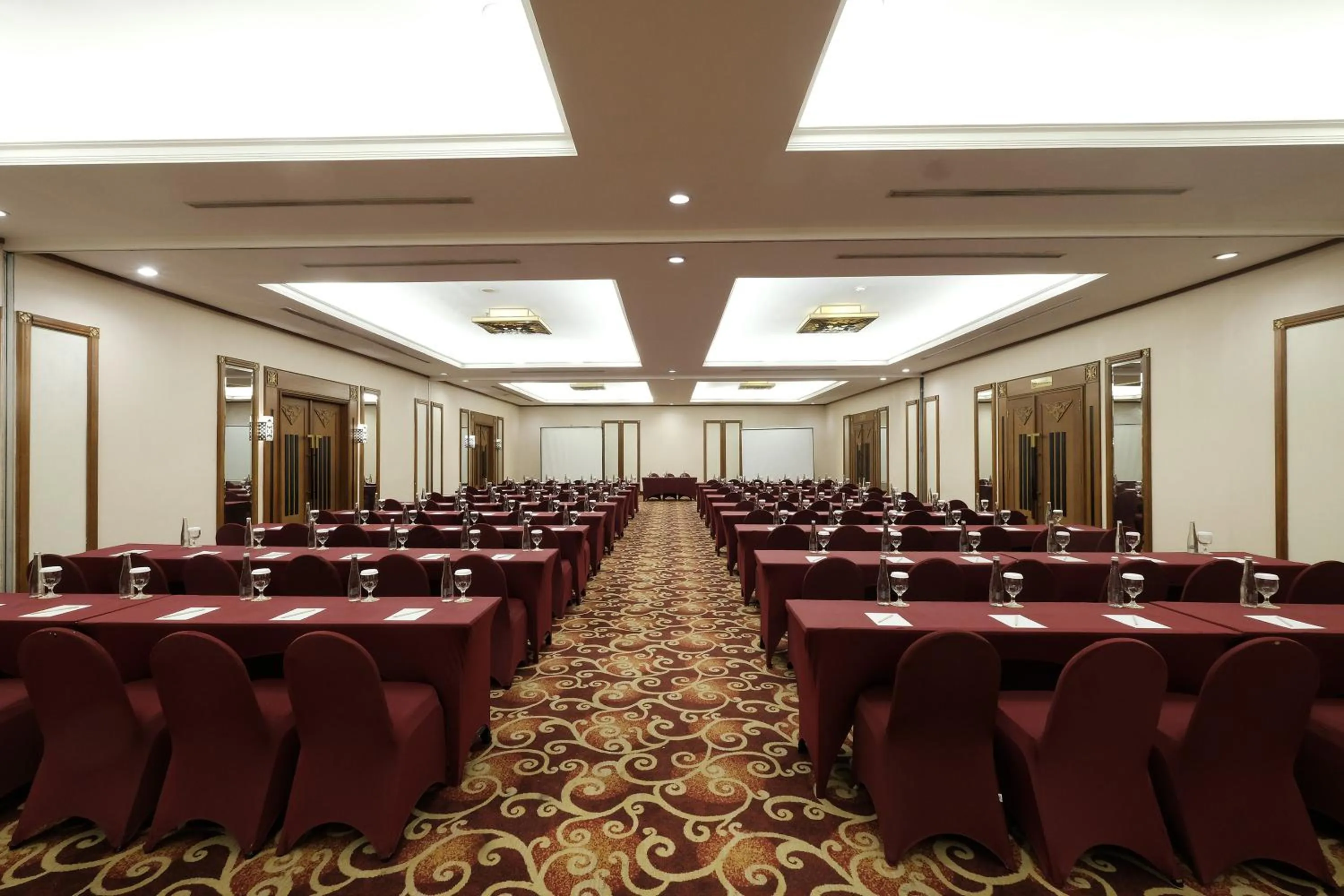 Meeting/conference room in Loman Park Hotel Yogyakarta