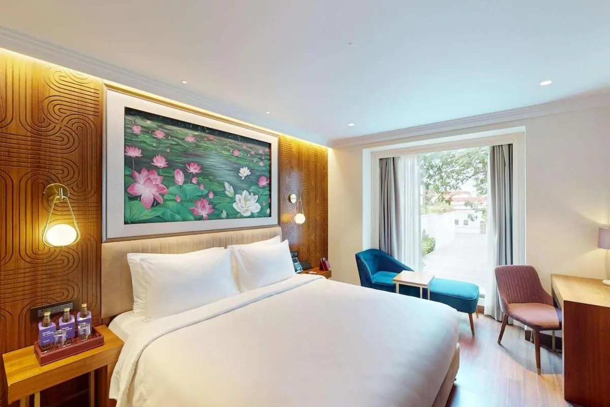 Bed in Radisson Blu Hotel & Suites GRT Chennai