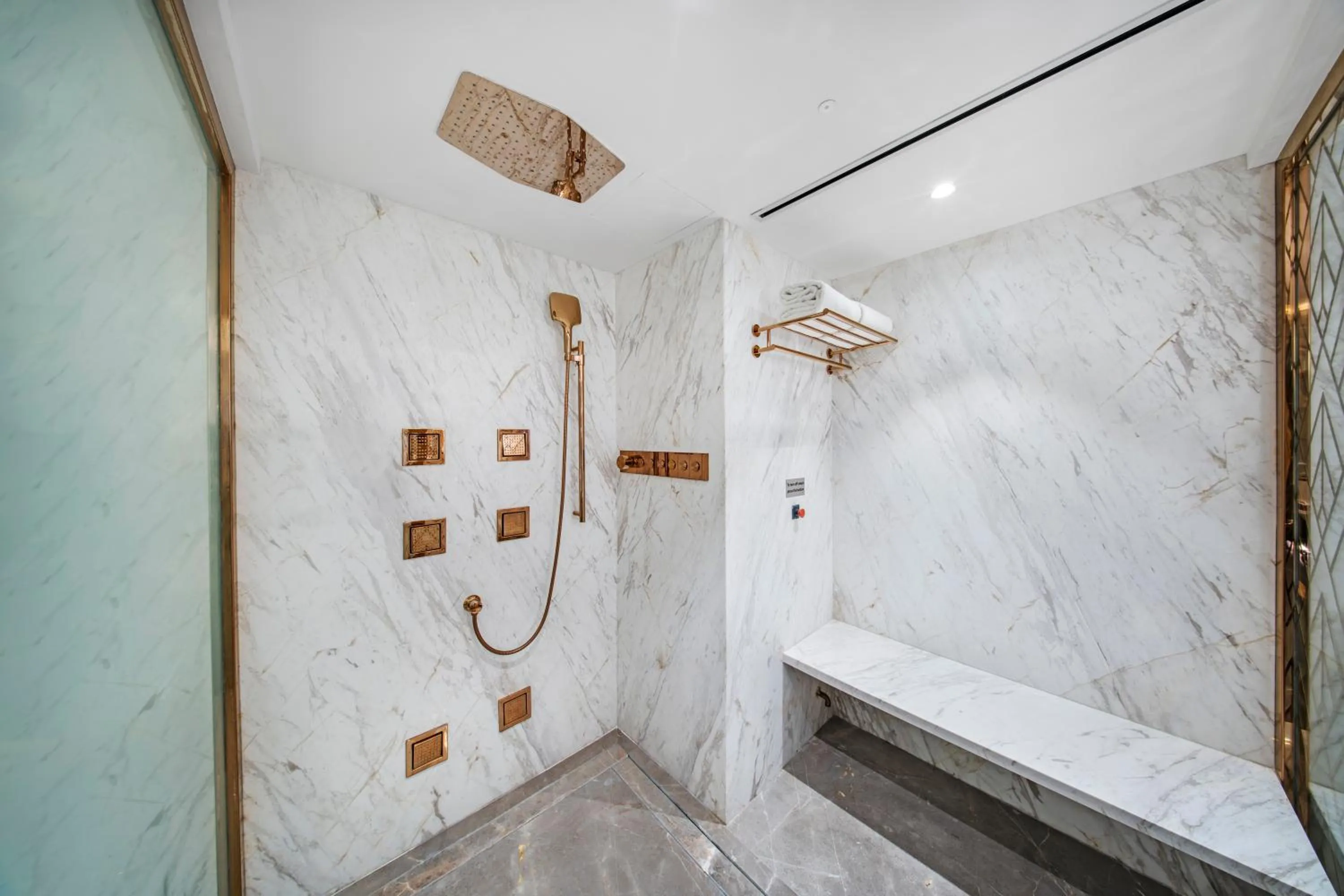 Bathroom in Radisson Blu Hotel & Suites GRT Chennai