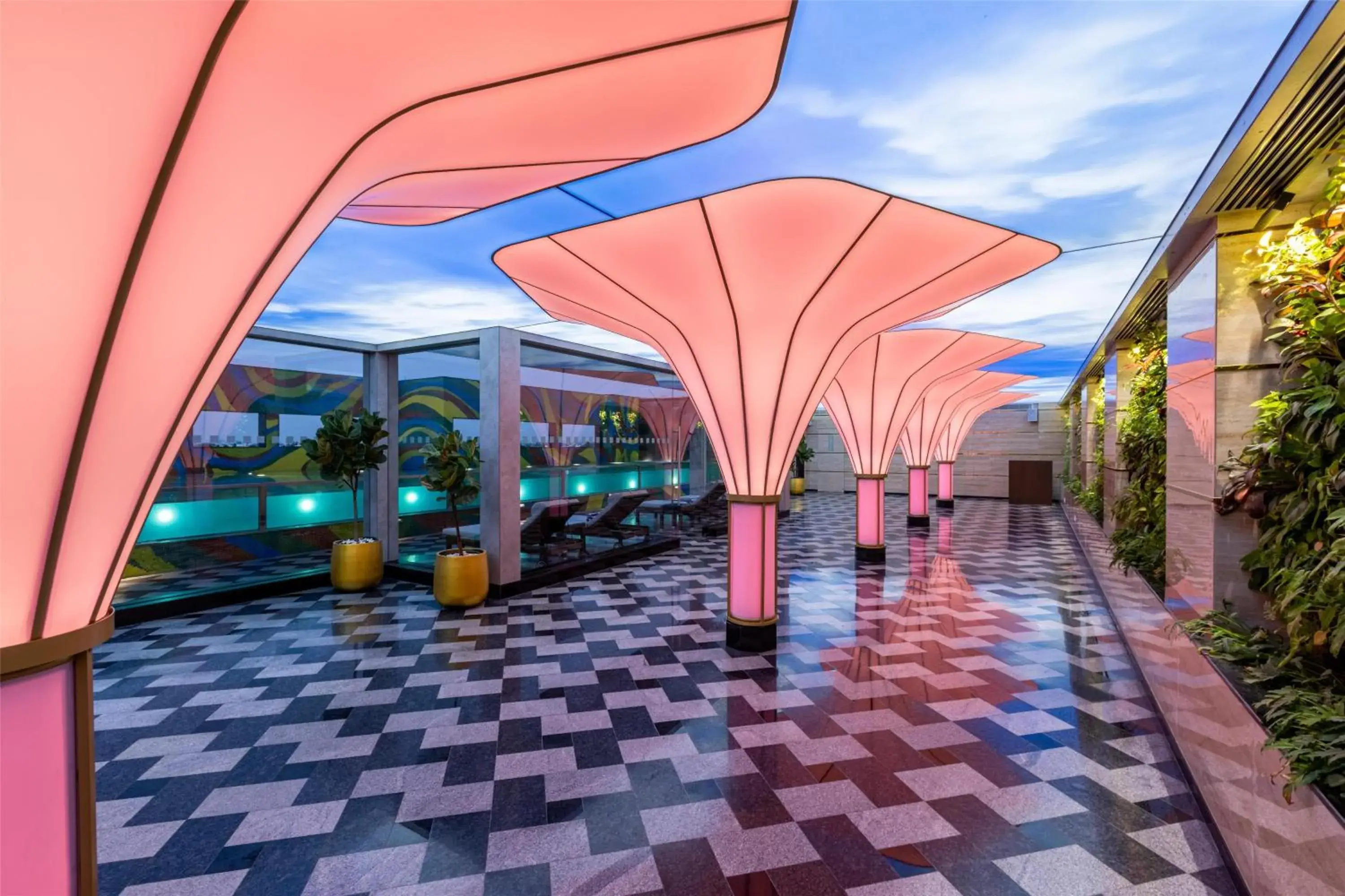 Lounge or bar in Radisson Blu Hotel & Suites GRT Chennai Lounge or bar in Radisson Blu Hotel & Suites GRT Chennai