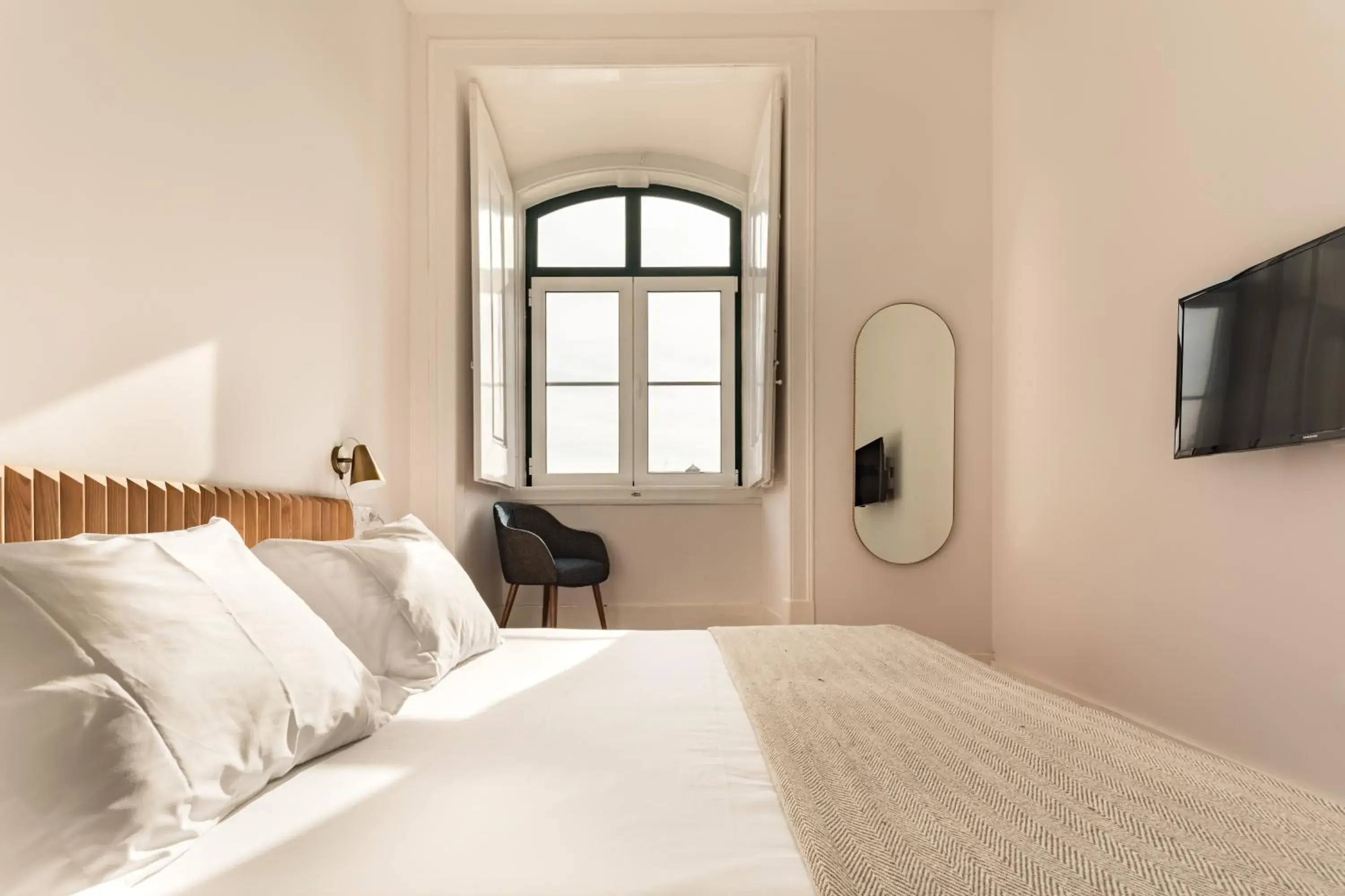 Bed in The Visionaire Apartments Bed in The Visionaire Apartments