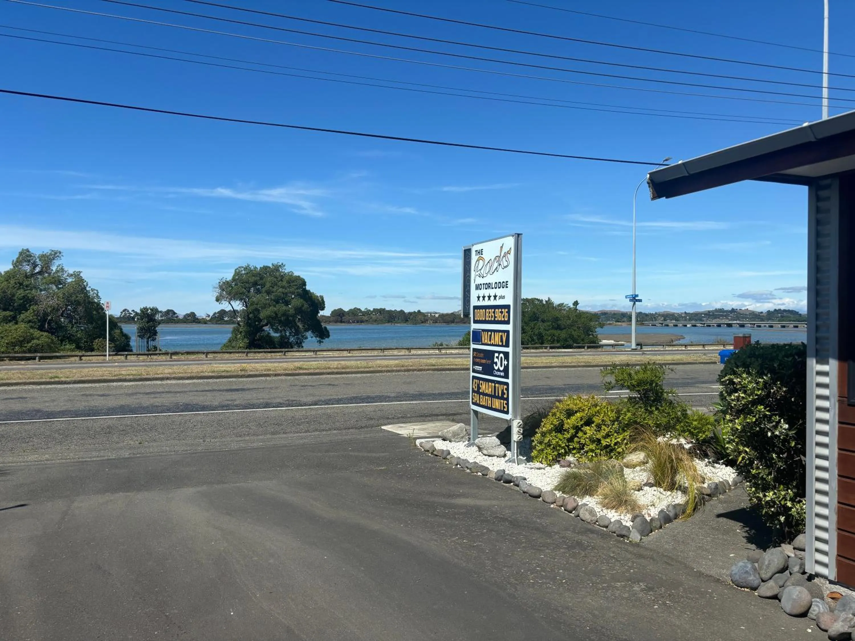 Neighbourhood in The Rocks Motel