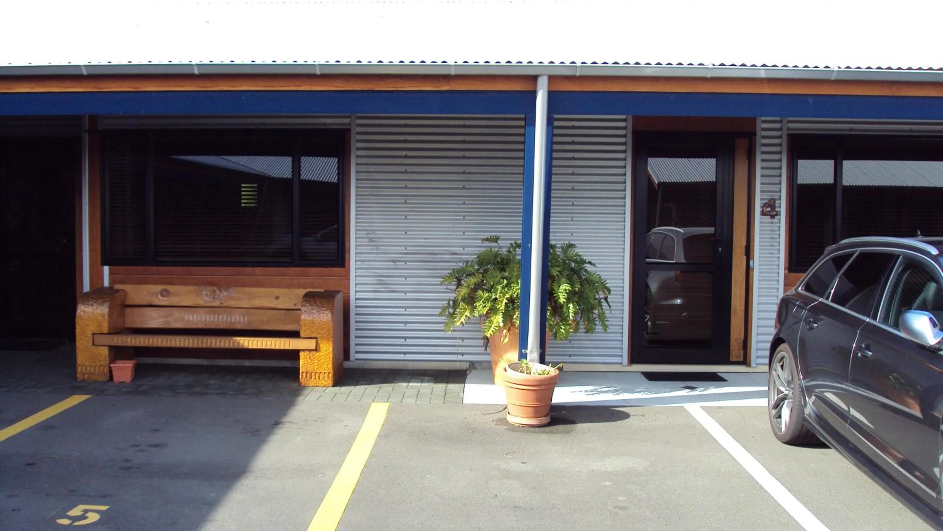 Balcony/Terrace in The Rocks Motel