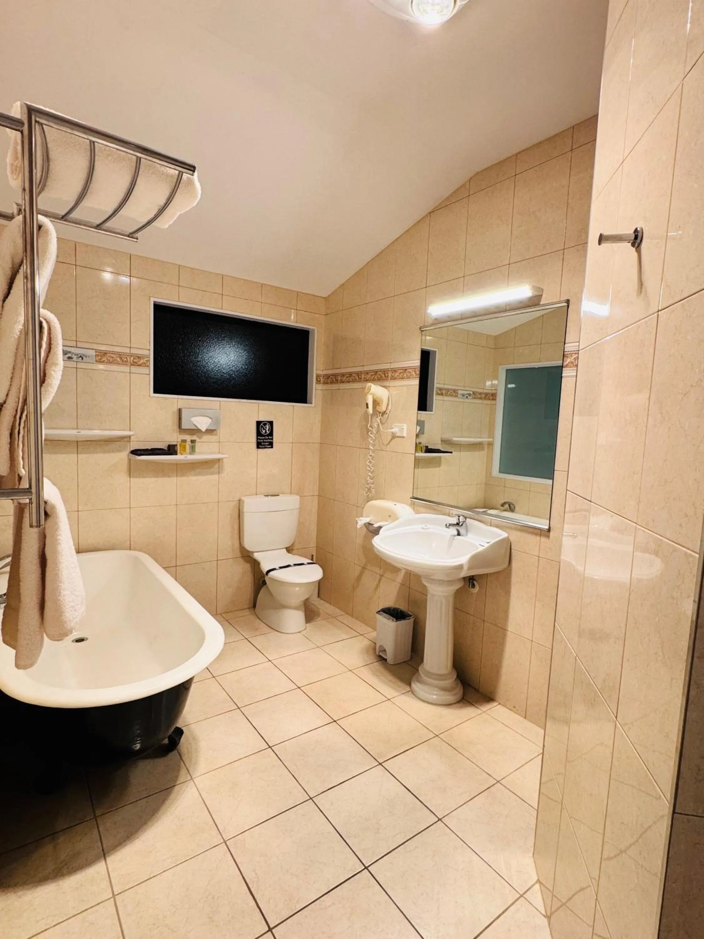 Bathroom in The Rocks Motel