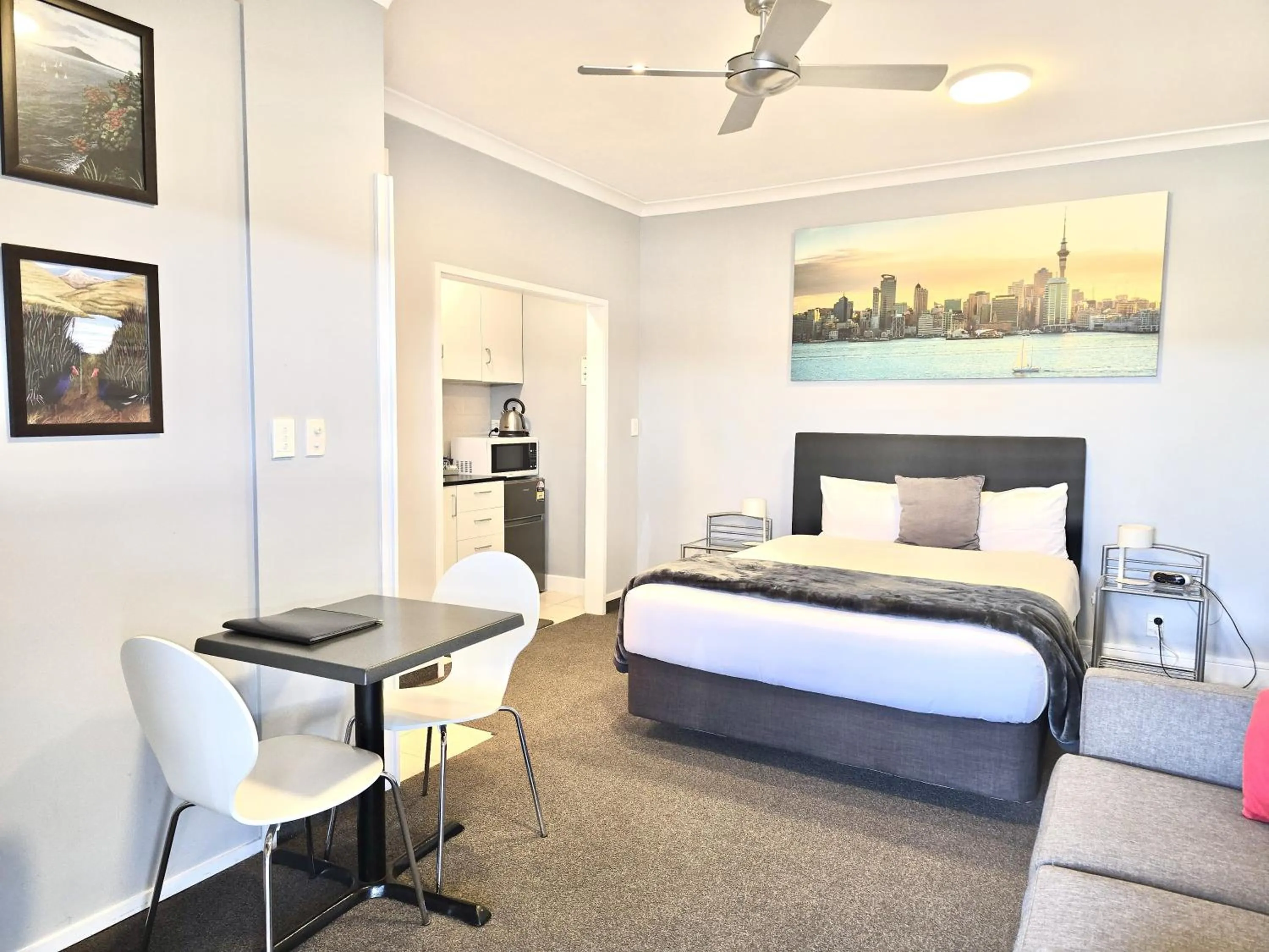 Bed in The Rocks Motel