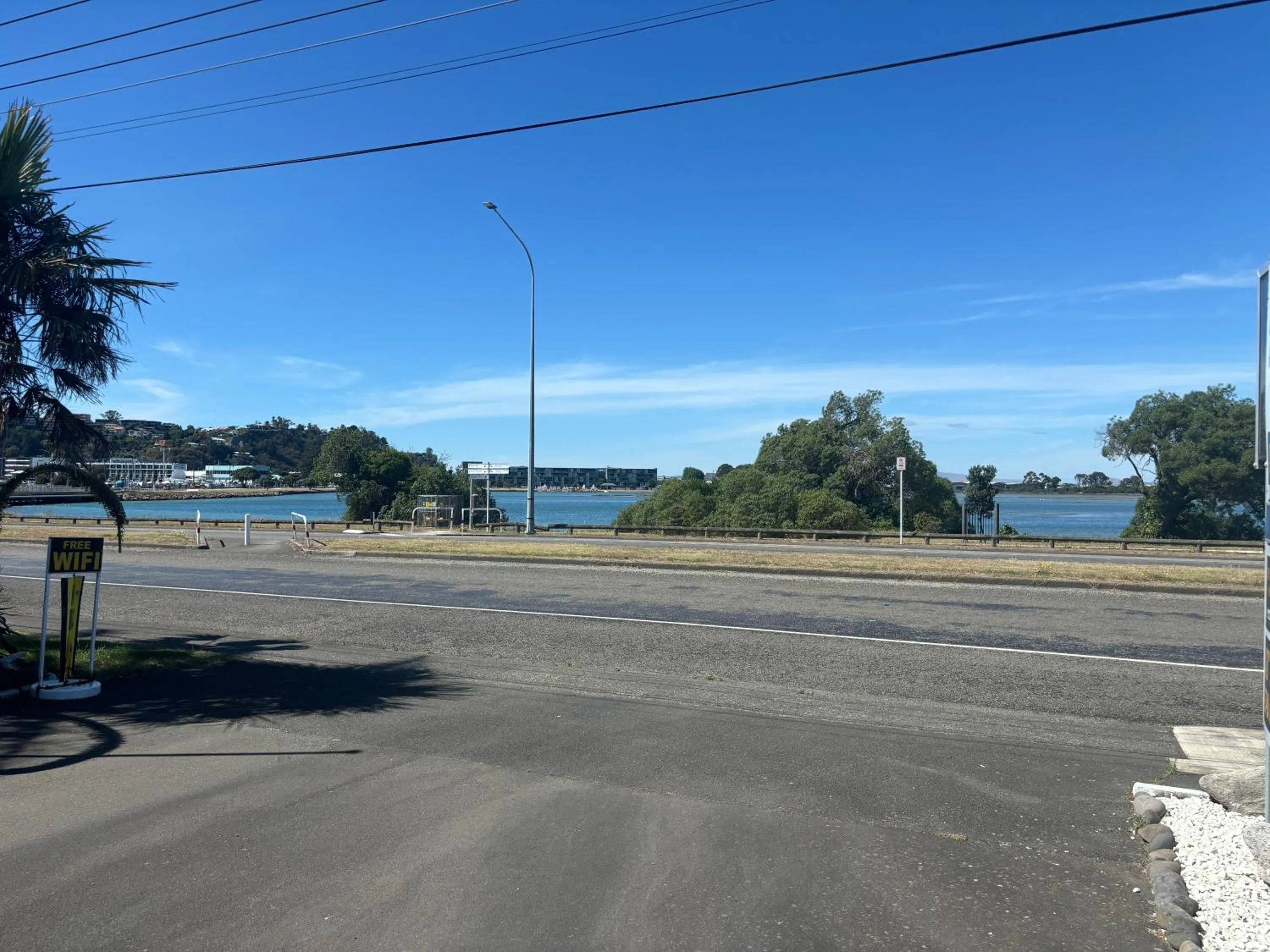 Day in The Rocks Motel