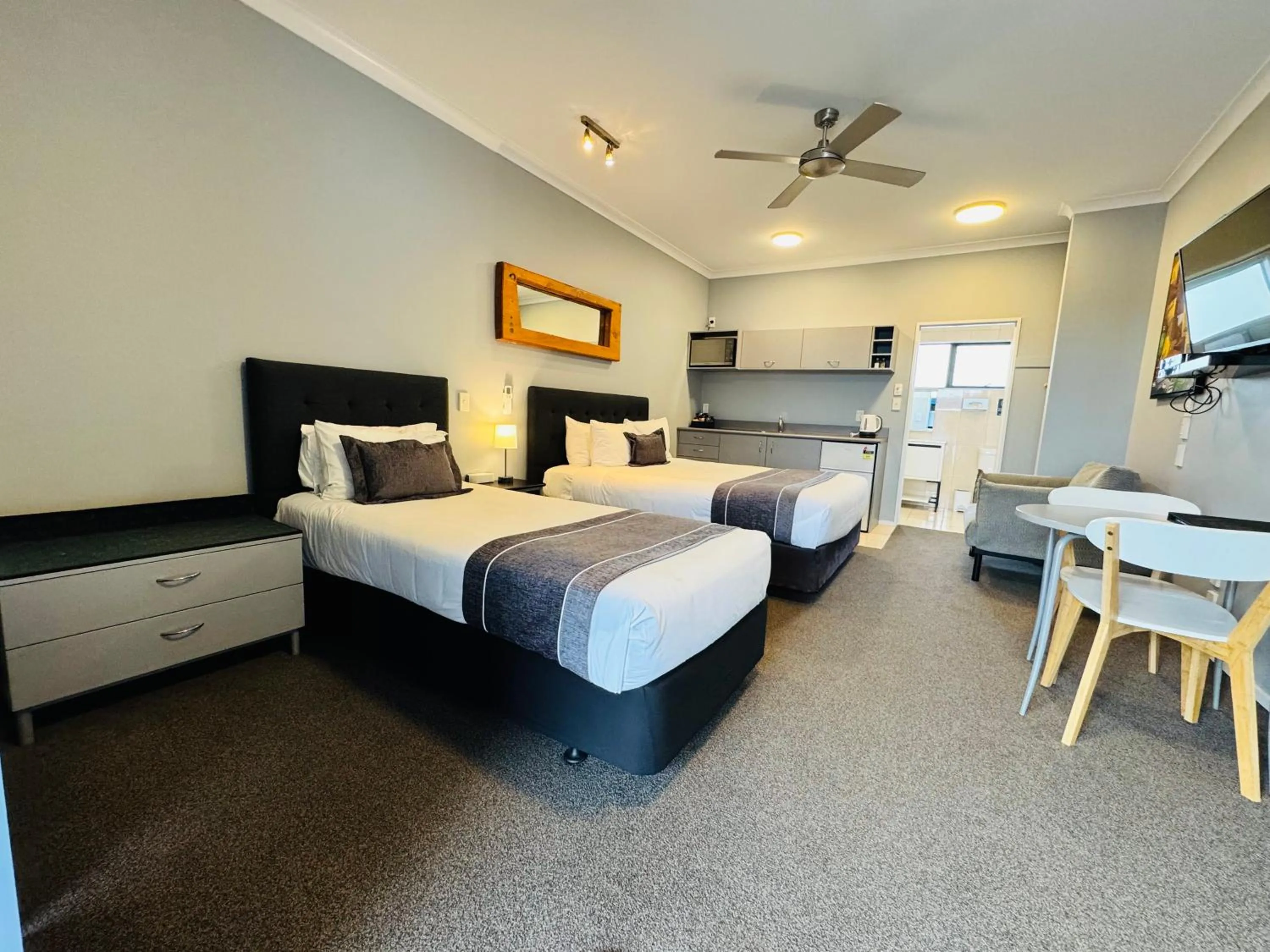 Bed in The Rocks Motel