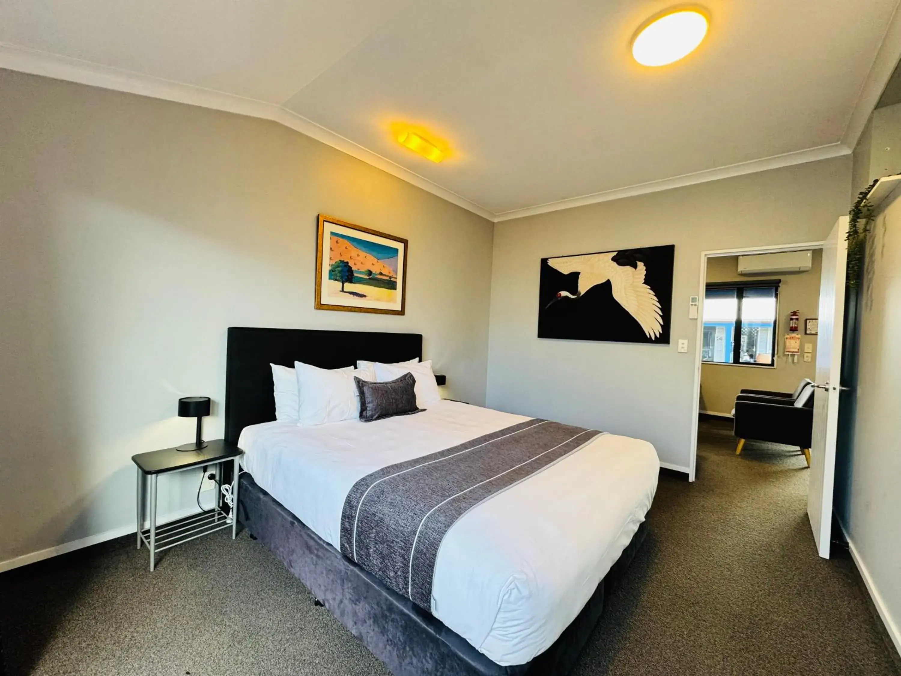 Executive Suite in The Rocks Motel Executive Suite in The Rocks Motel