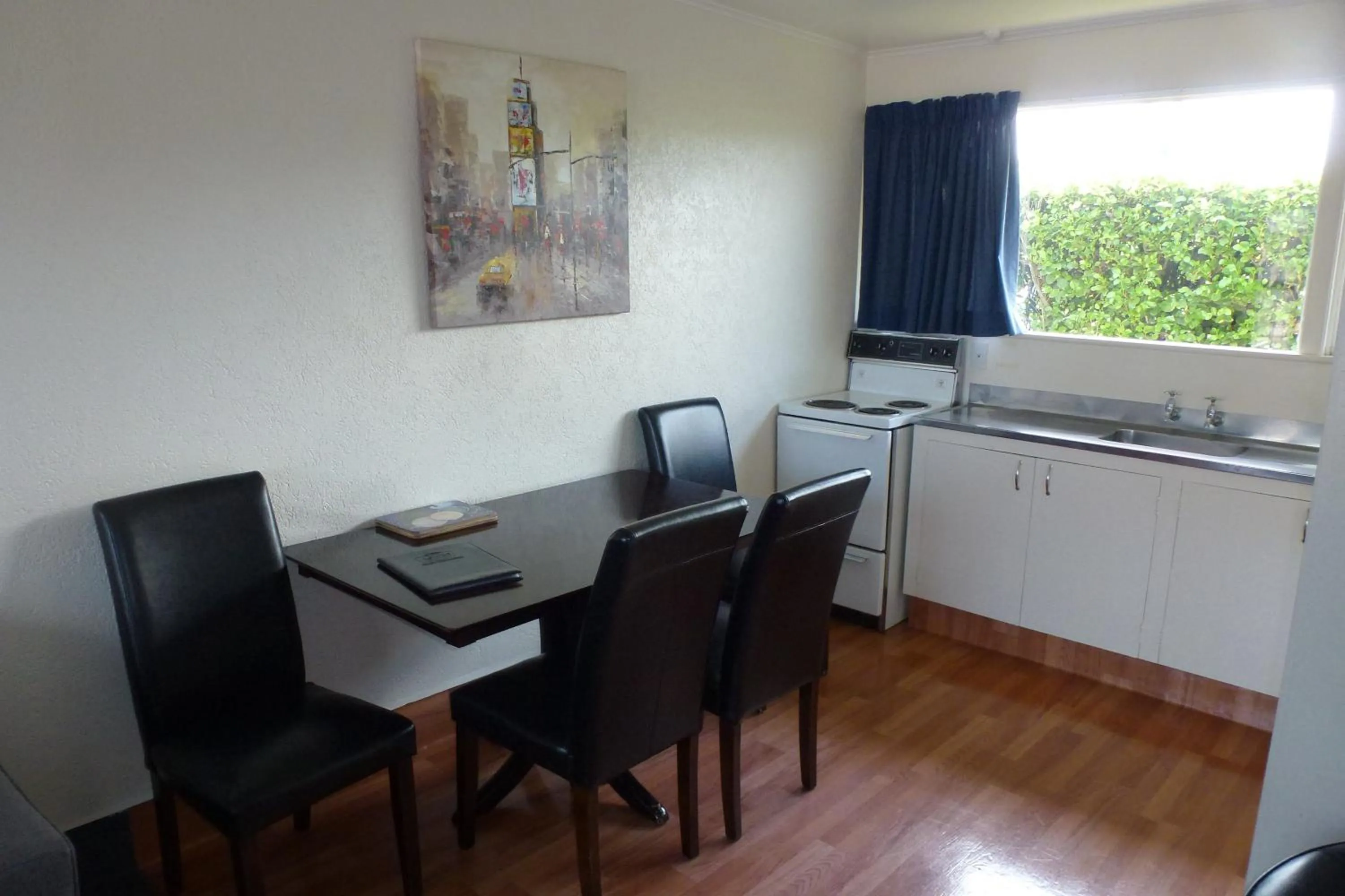 Kitchen or kitchenette in ASURE Adcroft Motel