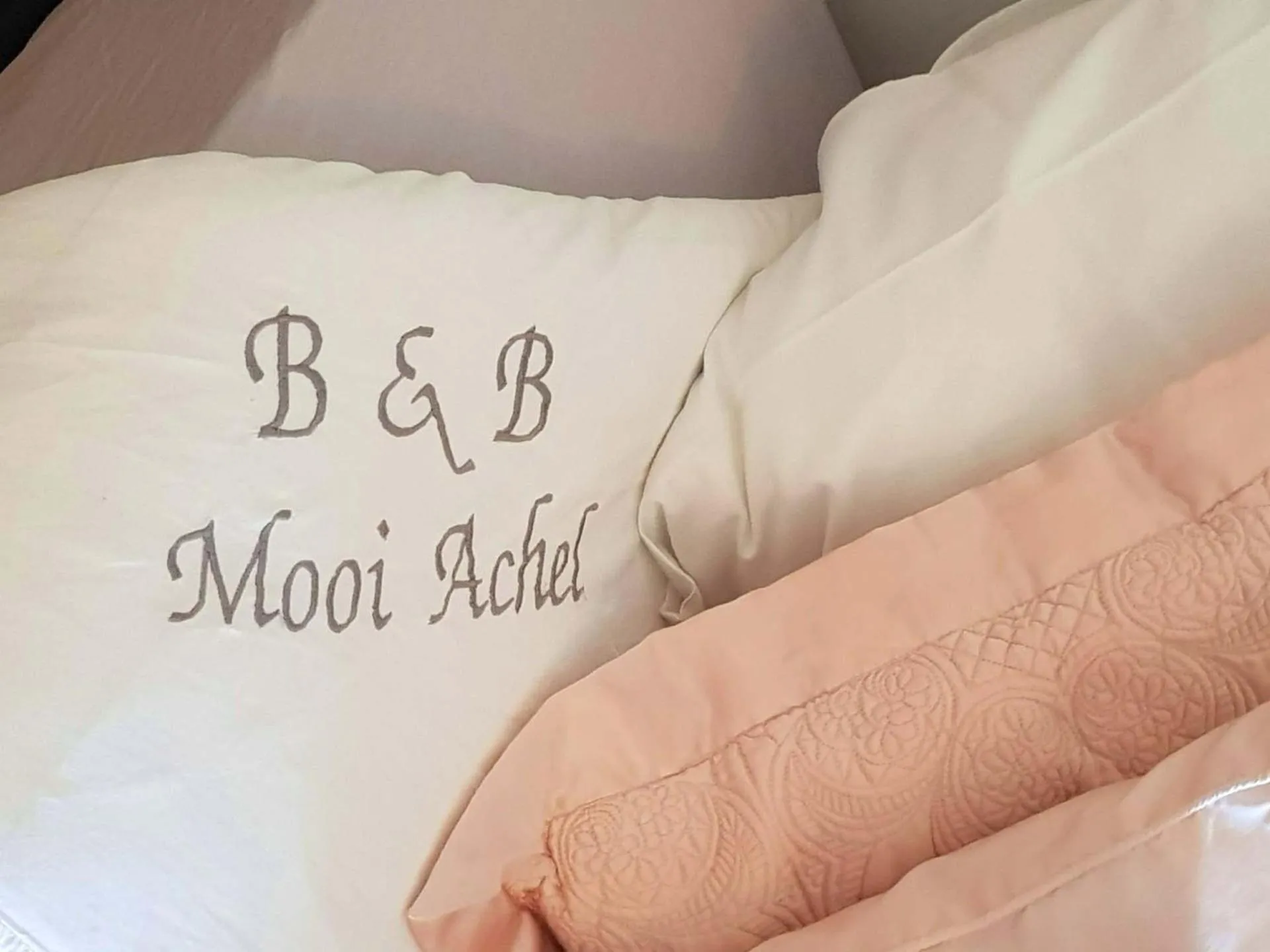 Property logo or sign, Bed in Bed and breakfast Mooi Achel