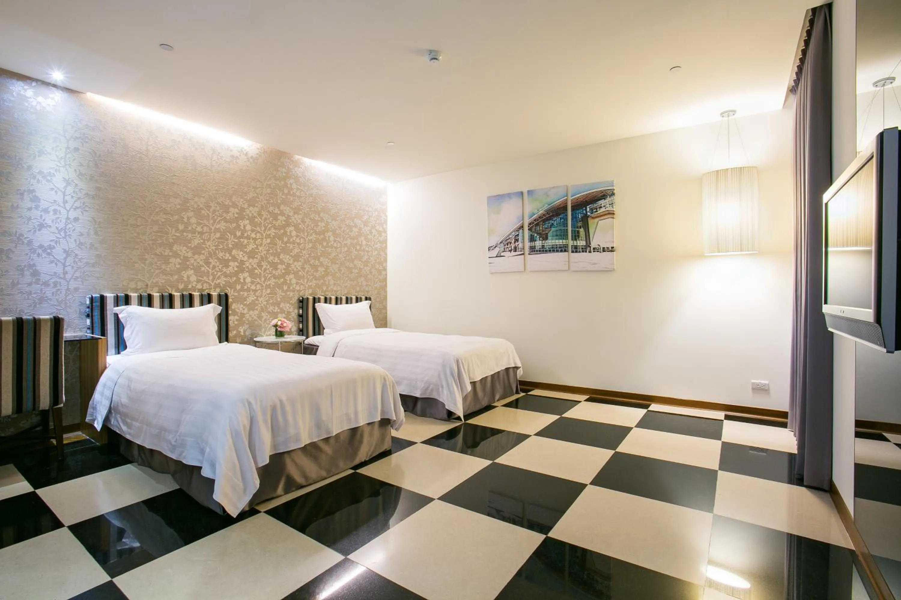 Bed in Howard Plaza Hotel Hsinchu