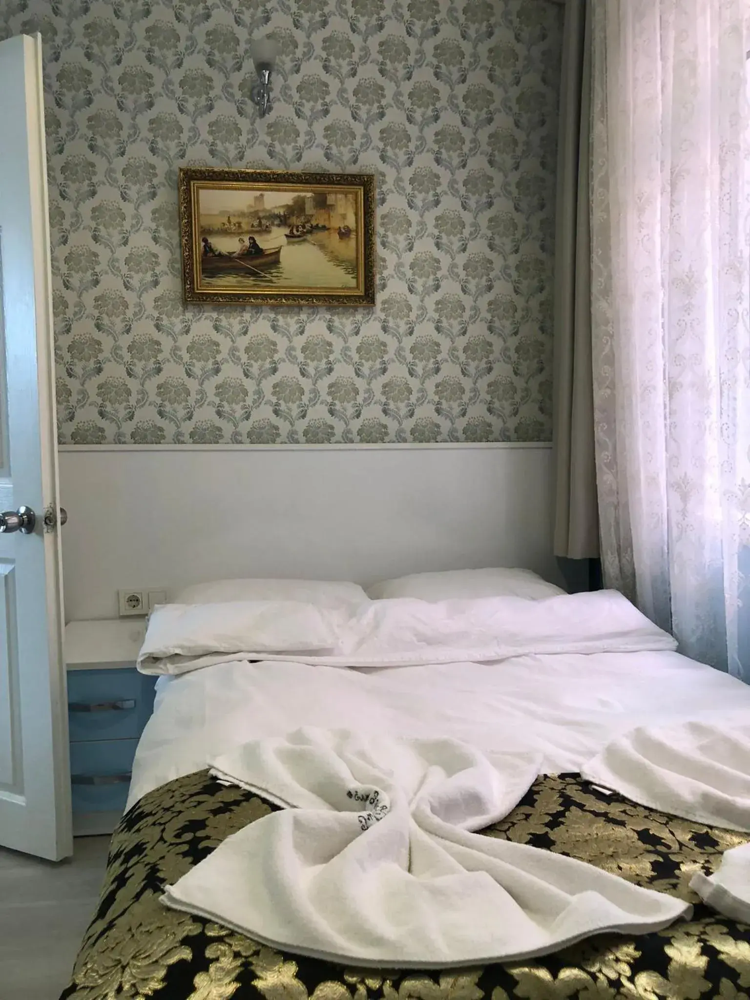 Budget Double Room in Tulip Guesthouse Budget Double Room in Tulip Guesthouse