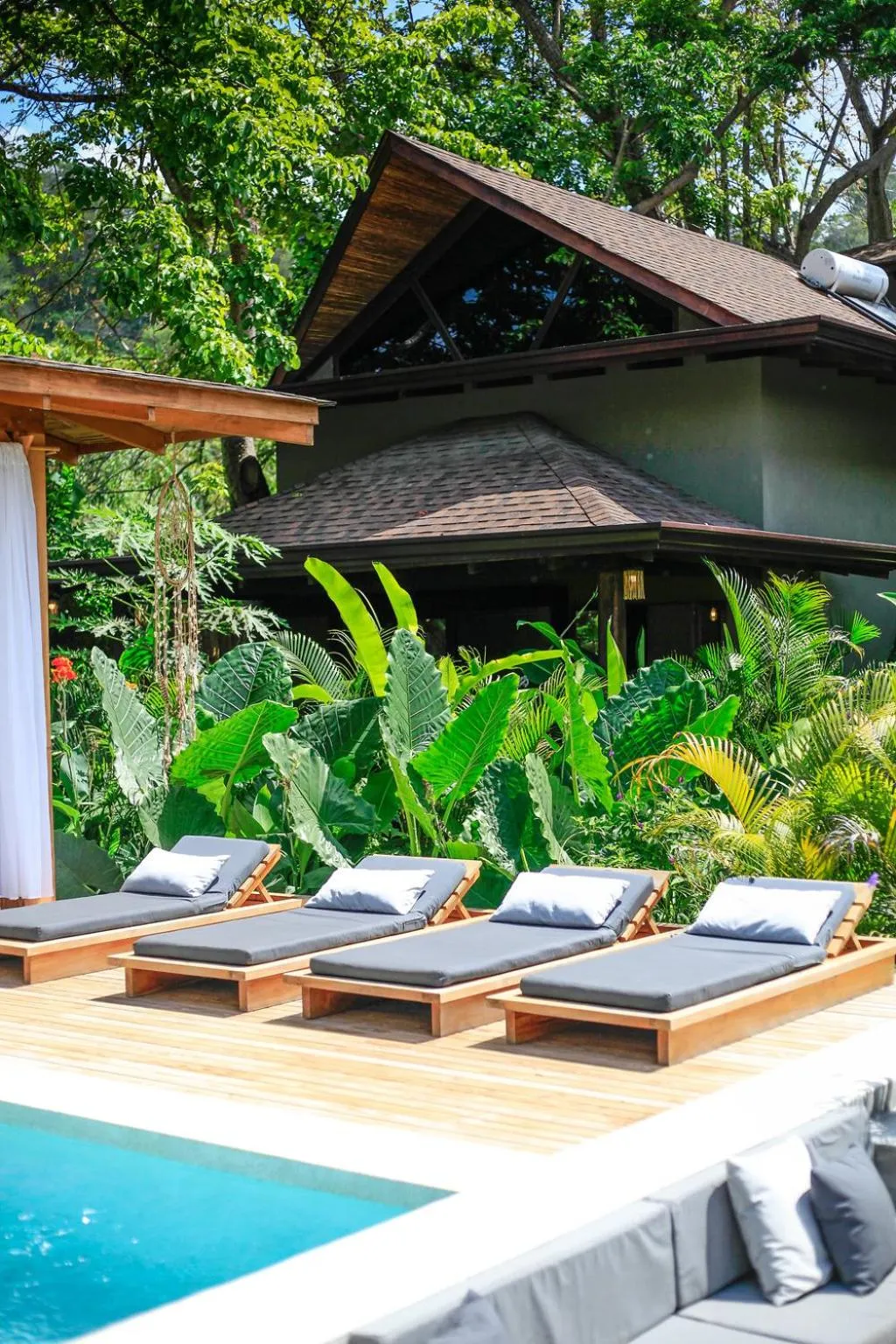 Swimming pool in Lua Villas